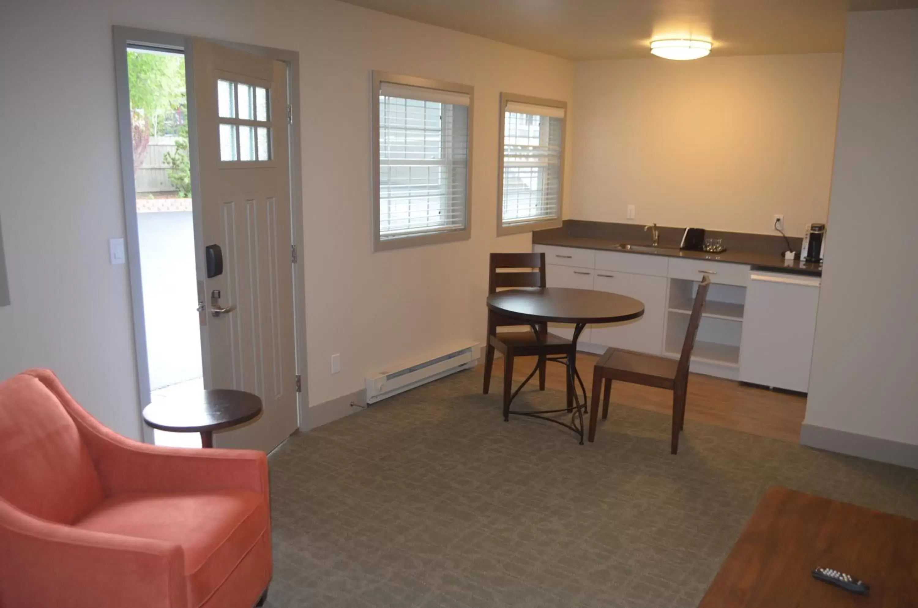 Living room, Dining Area in Basalt Mountain Inn