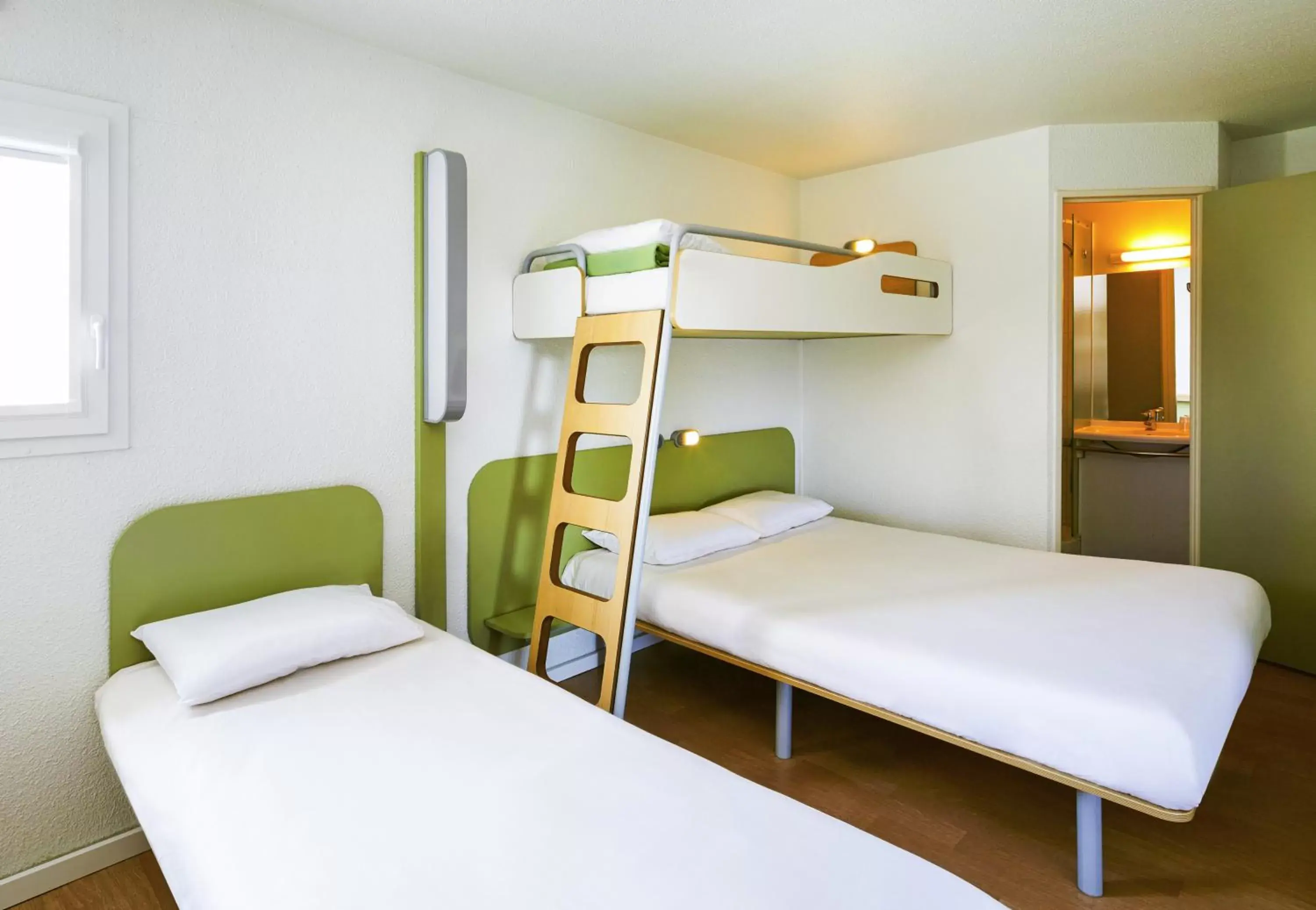Bedroom, Bed in ibis budget Chartres Bedroom, Bed in ibis budget Chartres