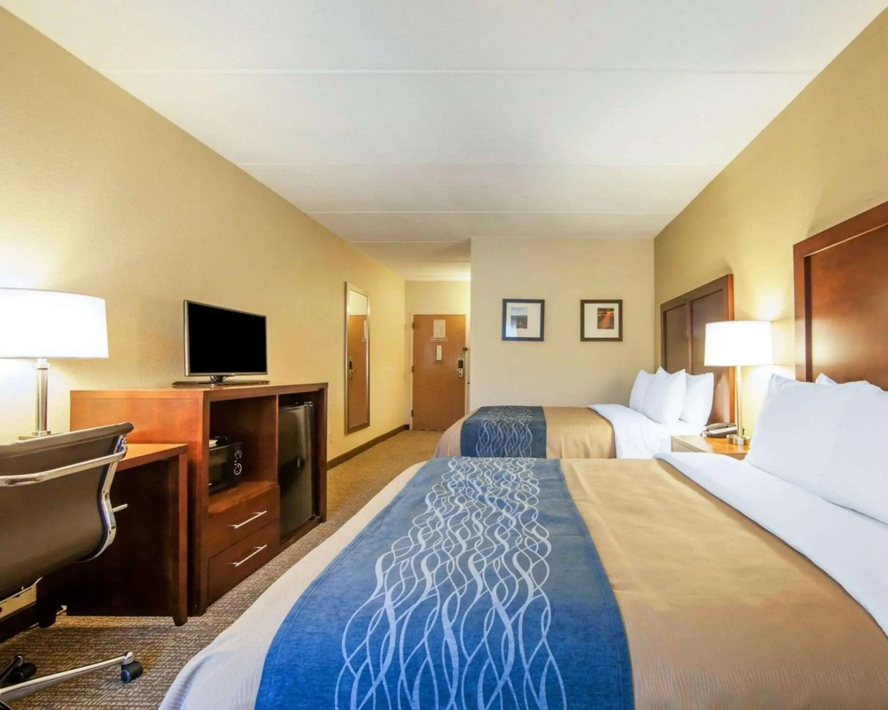 Photo of the whole room, Bed in Comfort Inn at Royal Blue