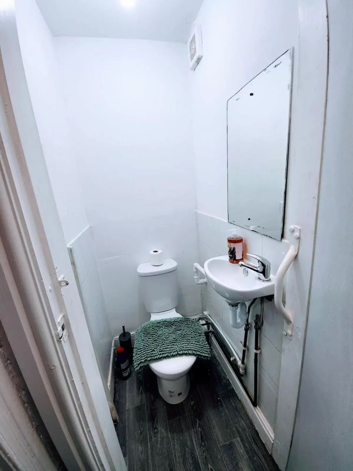 Toilet, Bathroom in Easy Living Nottingham - Burns Street