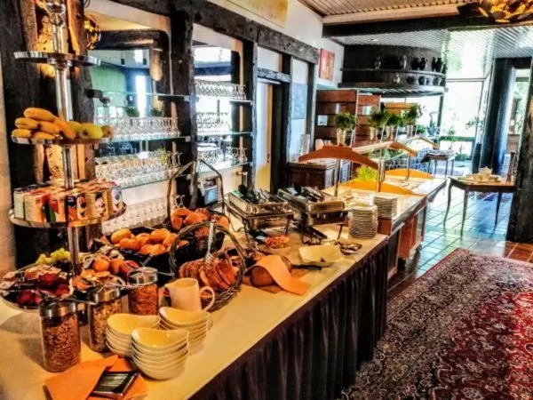 Buffet breakfast in Burg Wassenberg