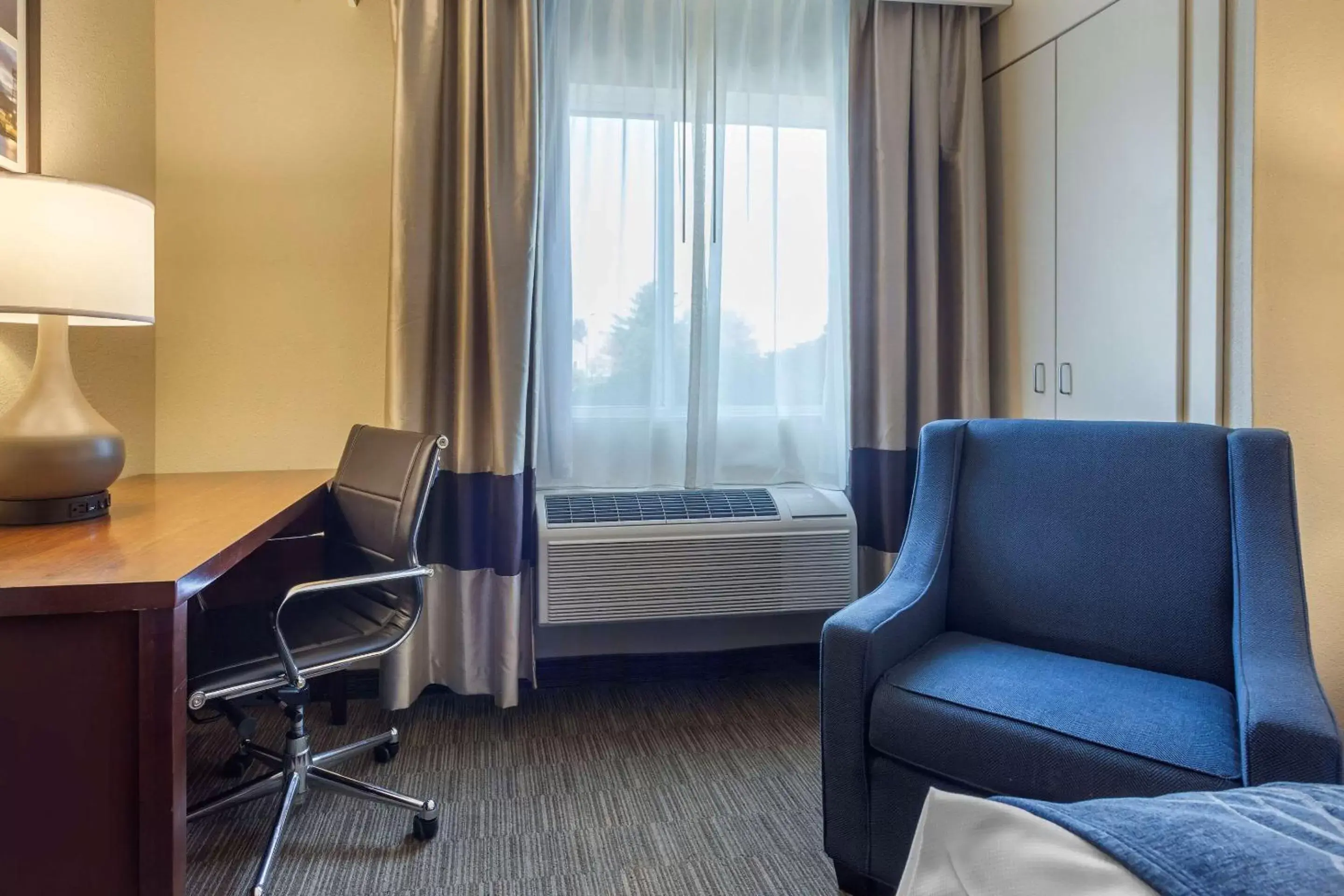 Photo of the whole room in Comfort Inn Rockford near Casino District Photo of the whole room in Comfort Inn Rockford near Casino District