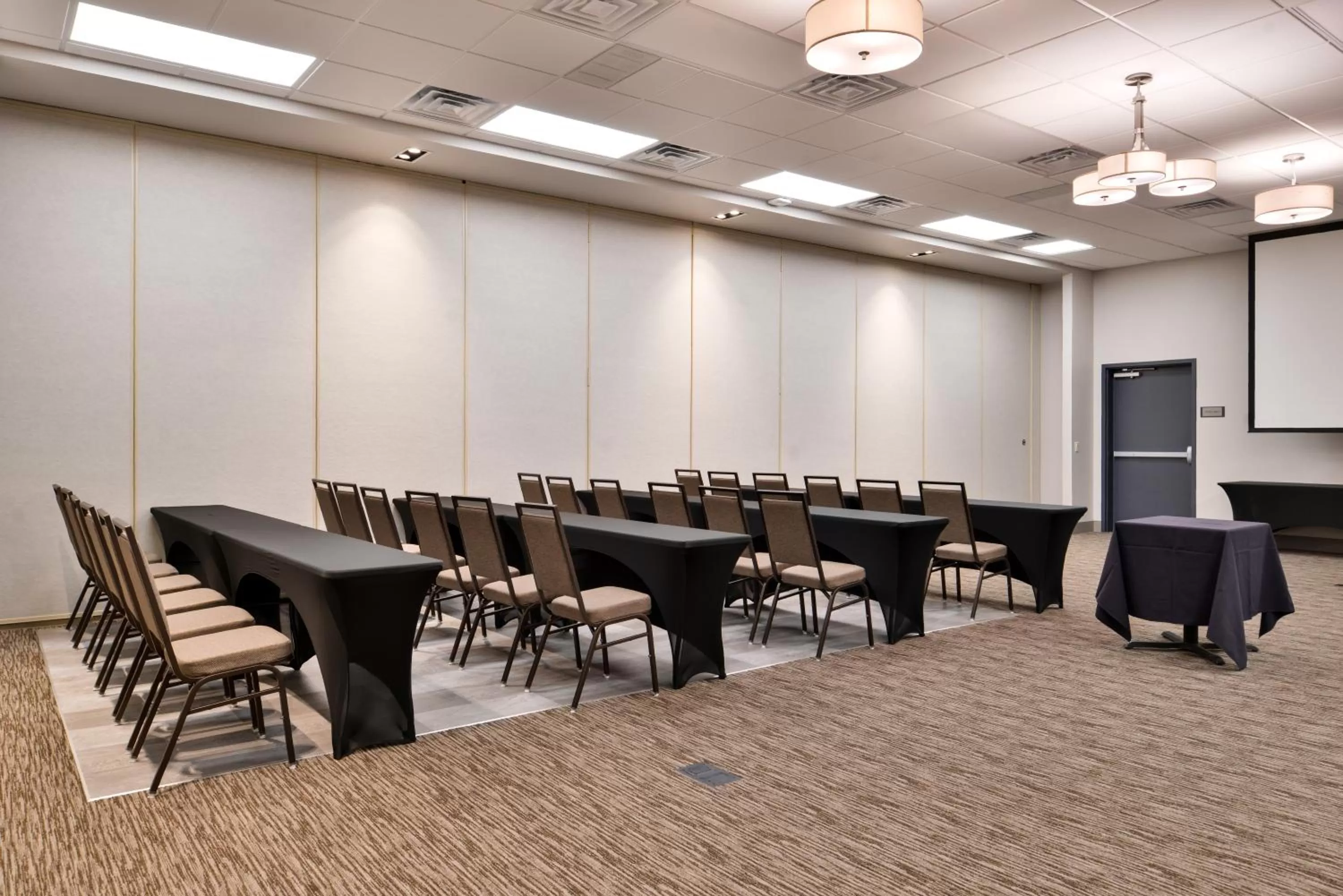 Business facilities in Country Inn & Suites by Radisson, Ft Atkinson, WI