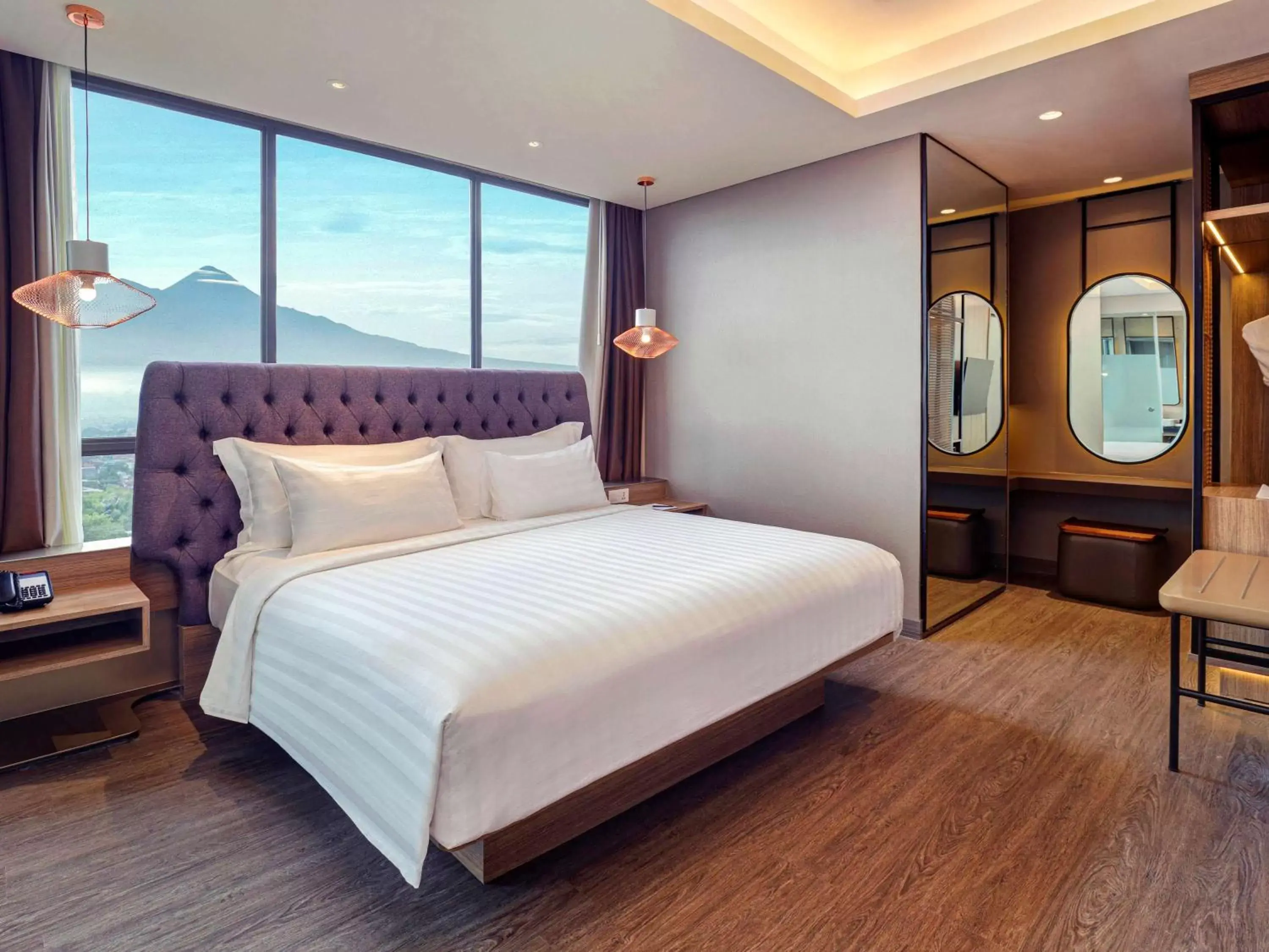 Bedroom, Bed in Grand Mercure Malang