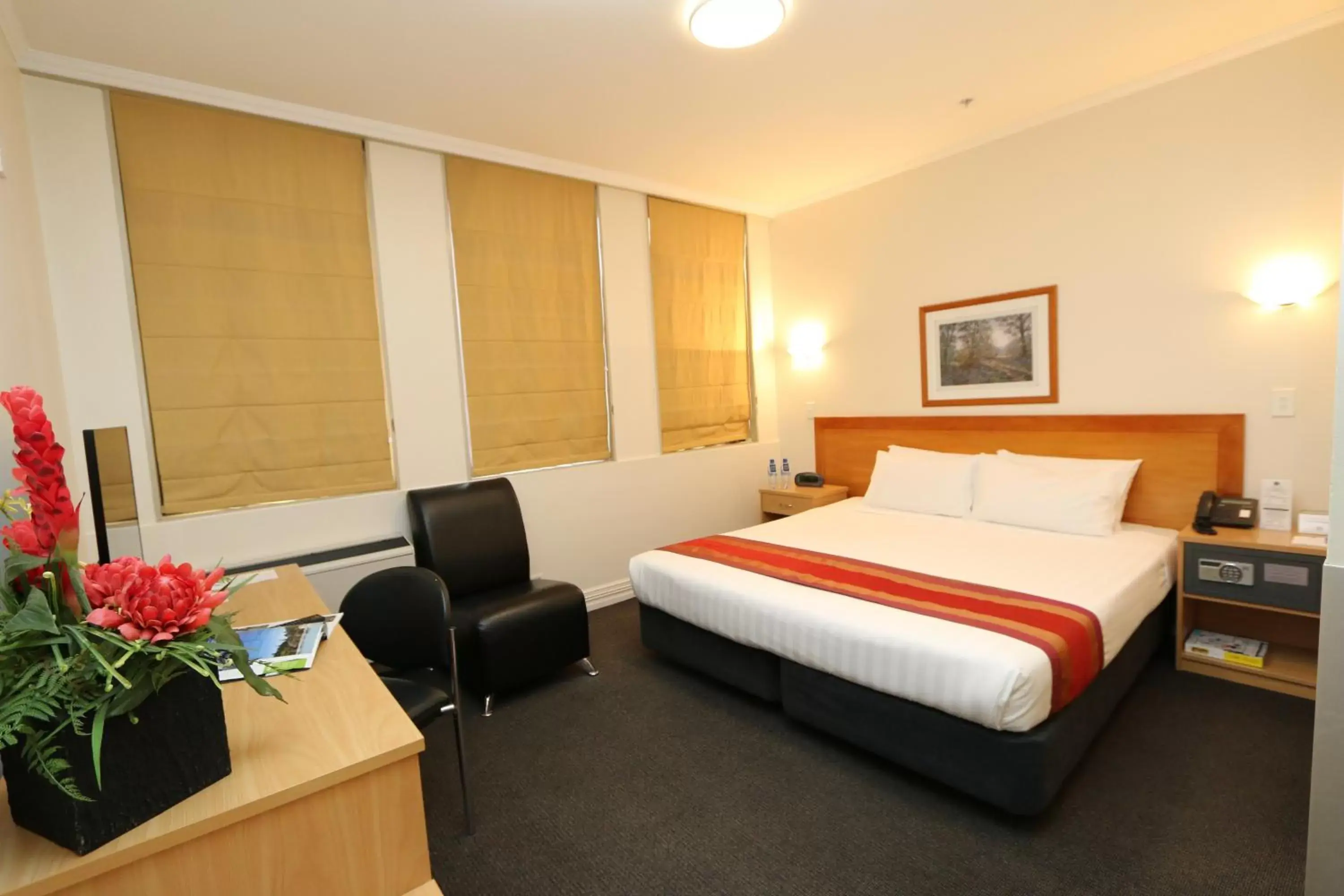 Photo of the whole room in President Hotel Auckland