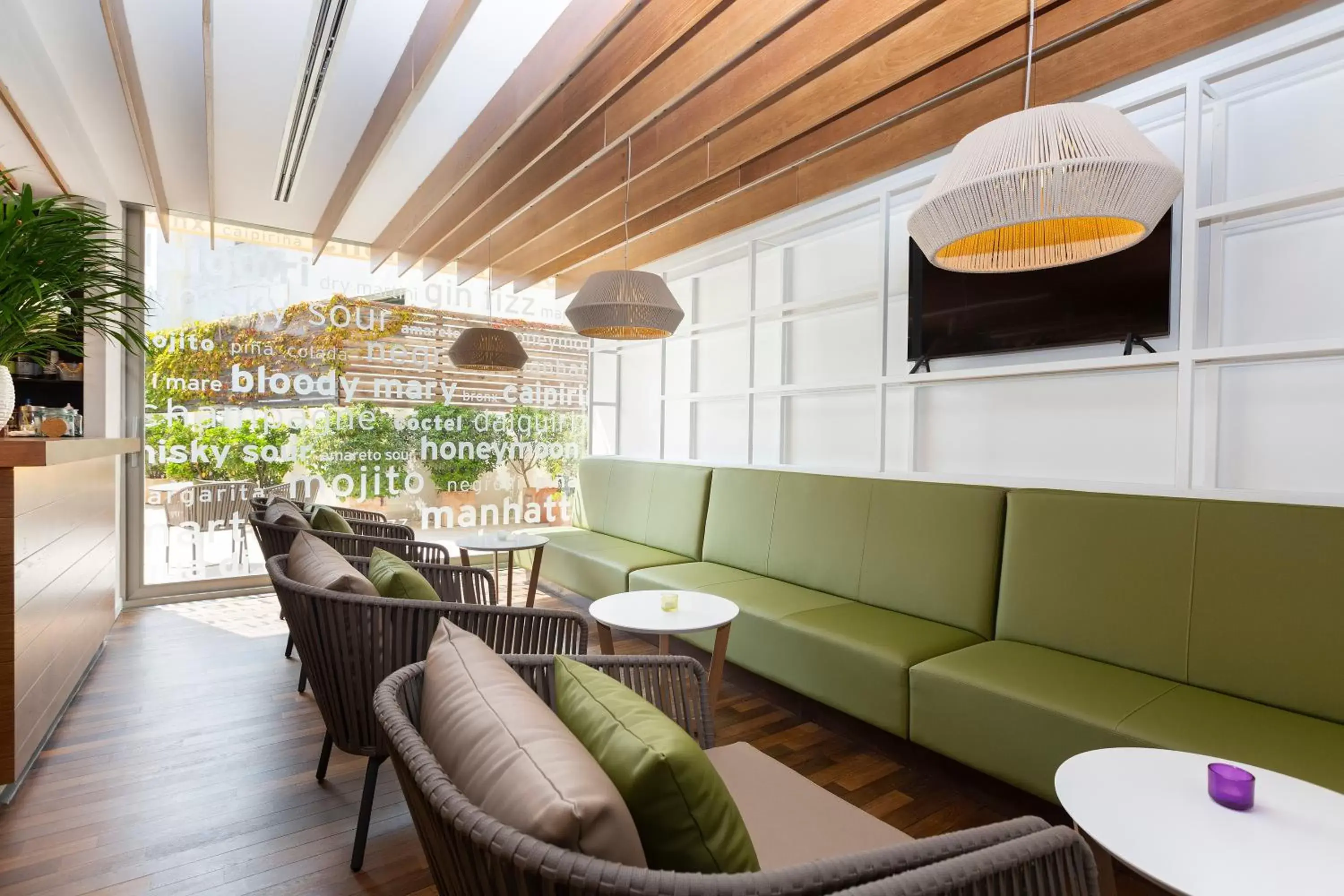Lounge or bar, Seating Area in Aimia Hotel