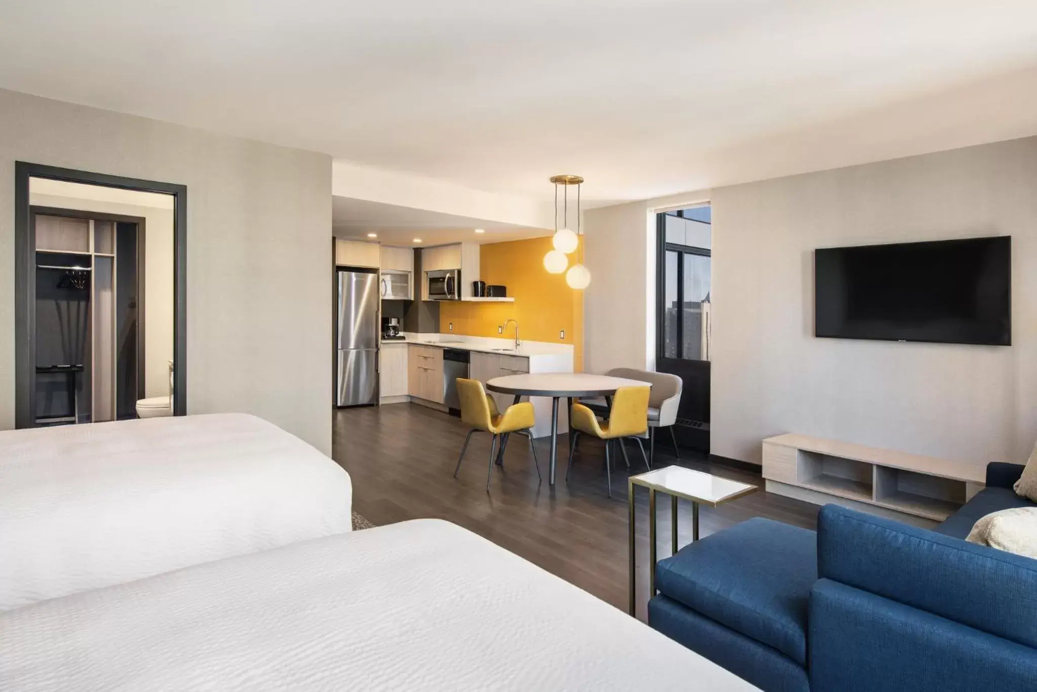 Photo of the whole room, TV/Entertainment Center in Residence Inn by Marriott Calgary Downtown/Beltline District