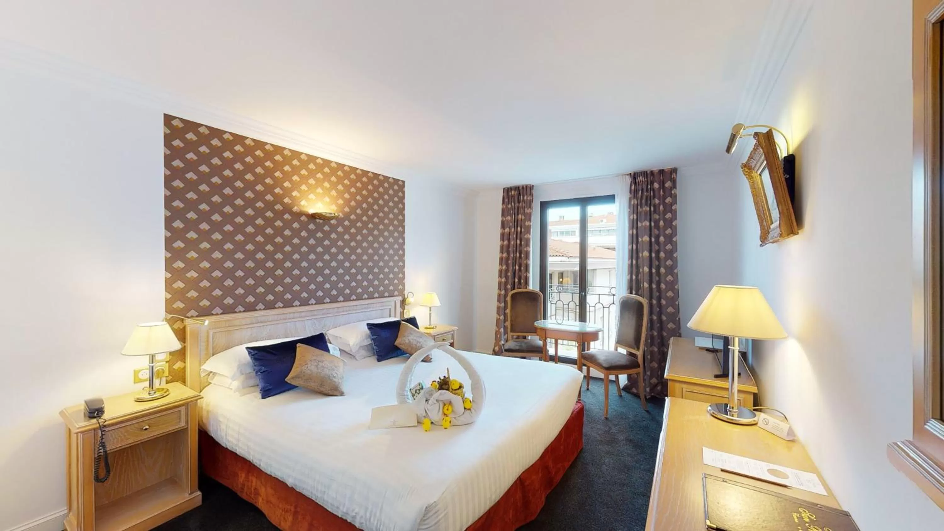 Photo of the whole room, Bed in Sun Riviera Hotel