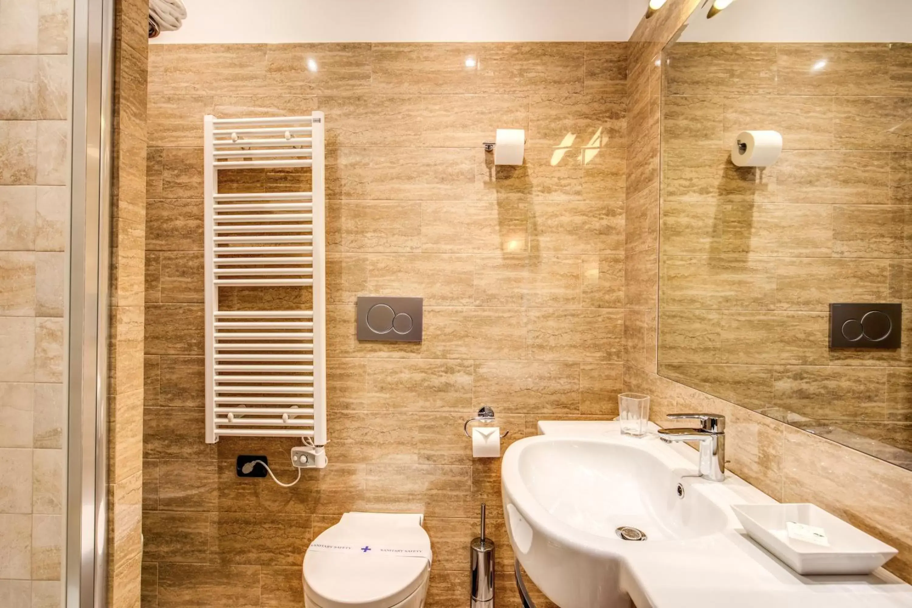 Shower, Bathroom in Hotel Roma Tiburtina Metro