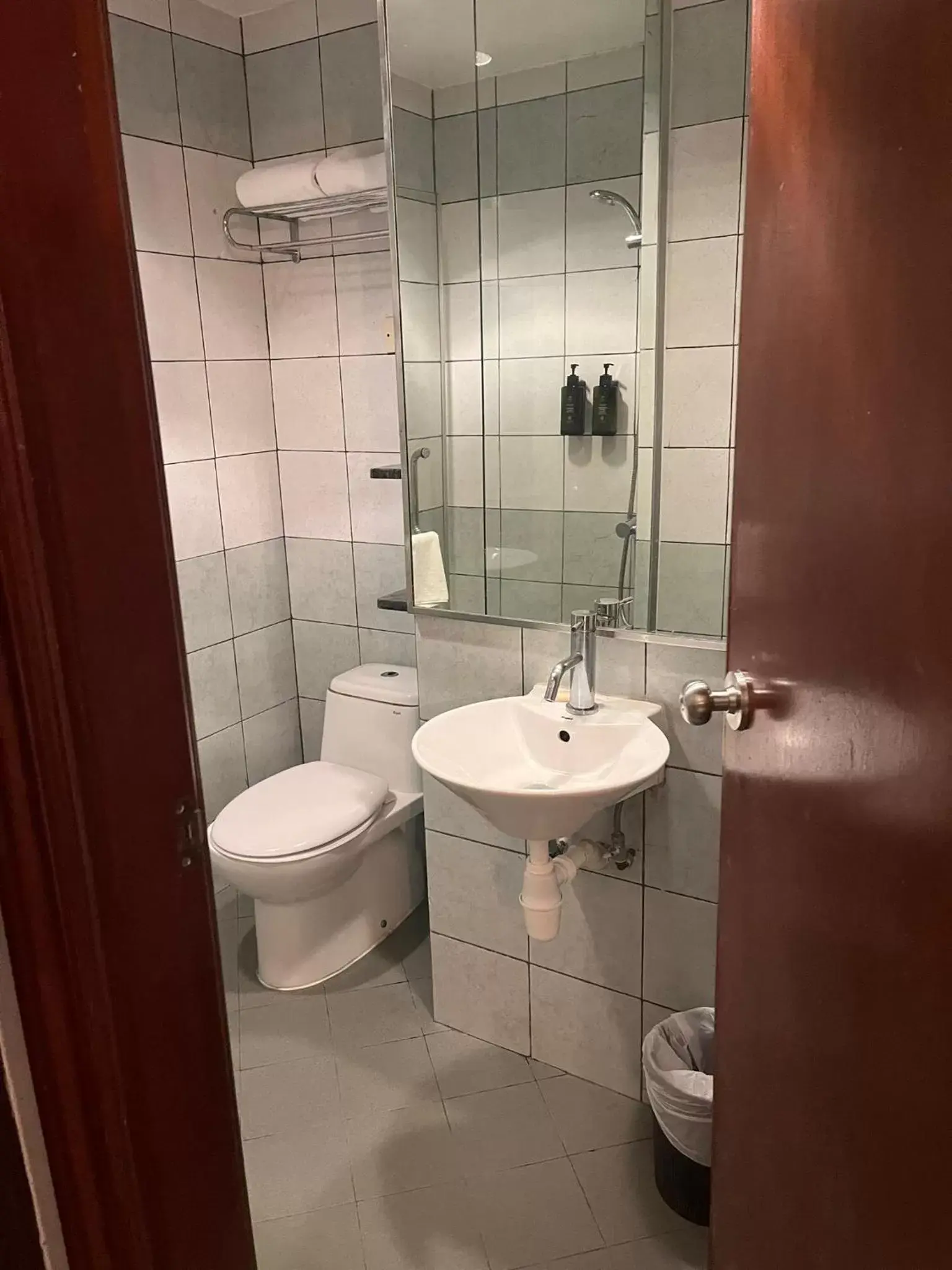 Bathroom in Hotel Bencoolen Singapore