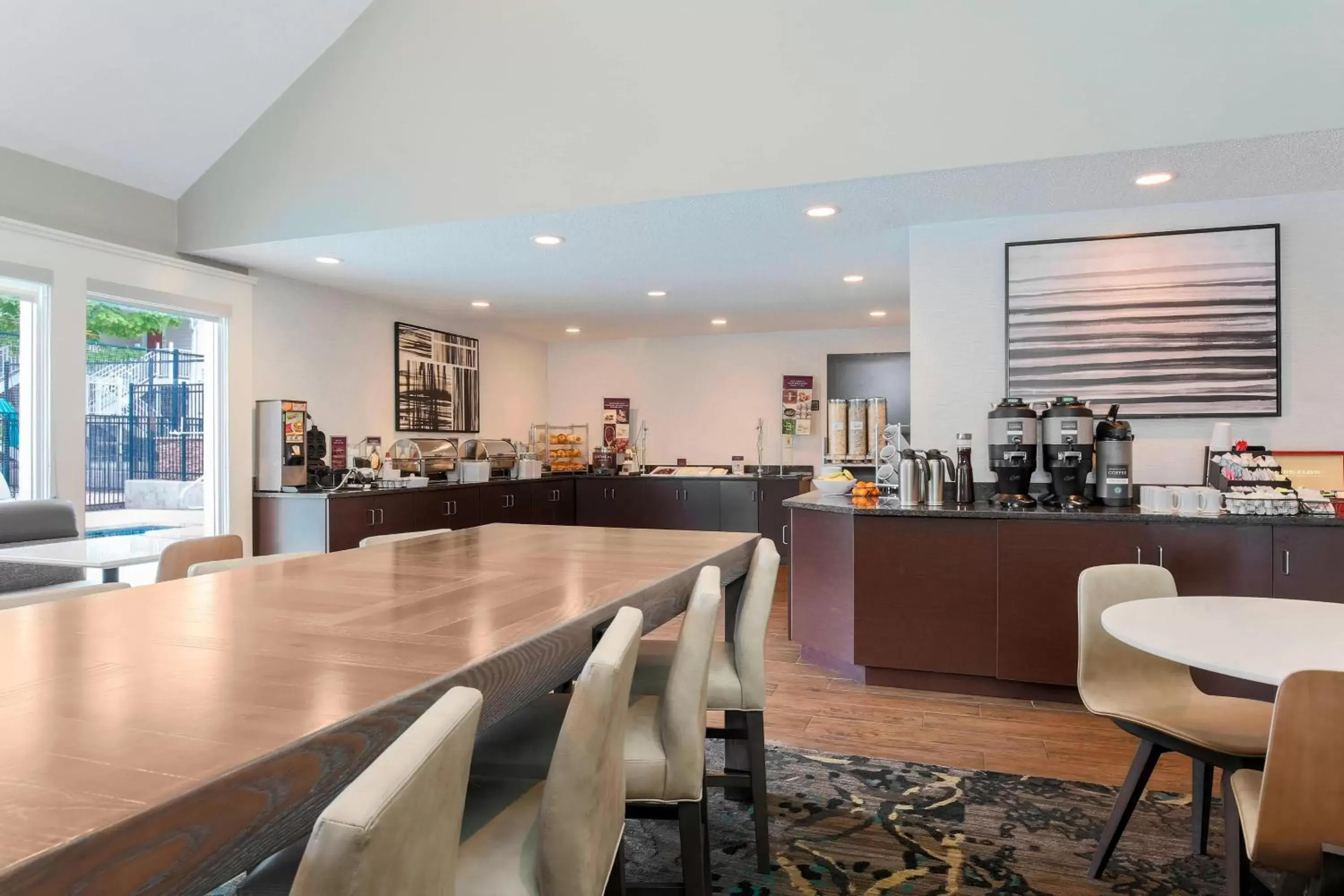 Breakfast, Lounge/Bar in Residence Inn Boston North Shore/Danvers