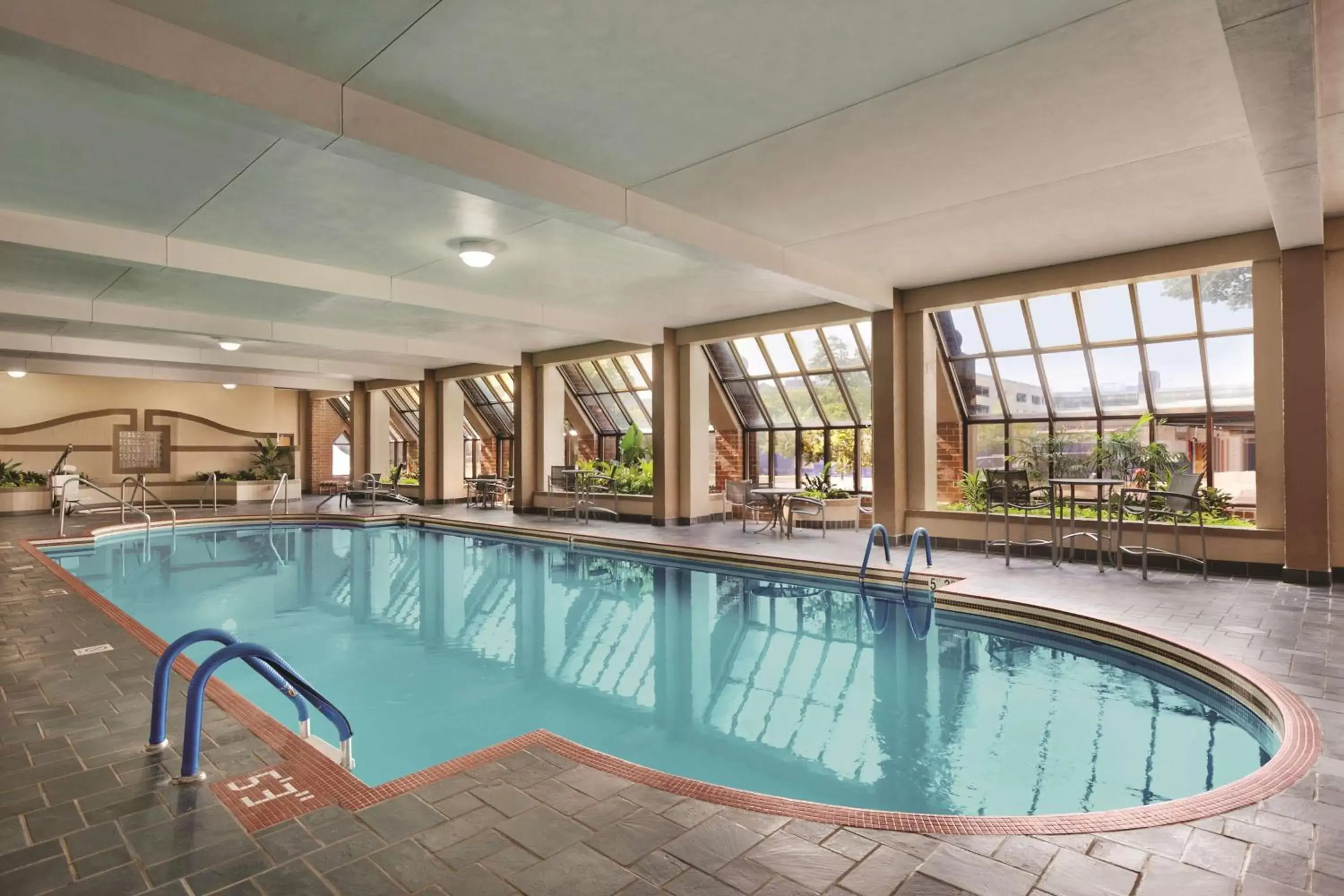 Activities, Swimming Pool in Hyatt Regency Green Bay