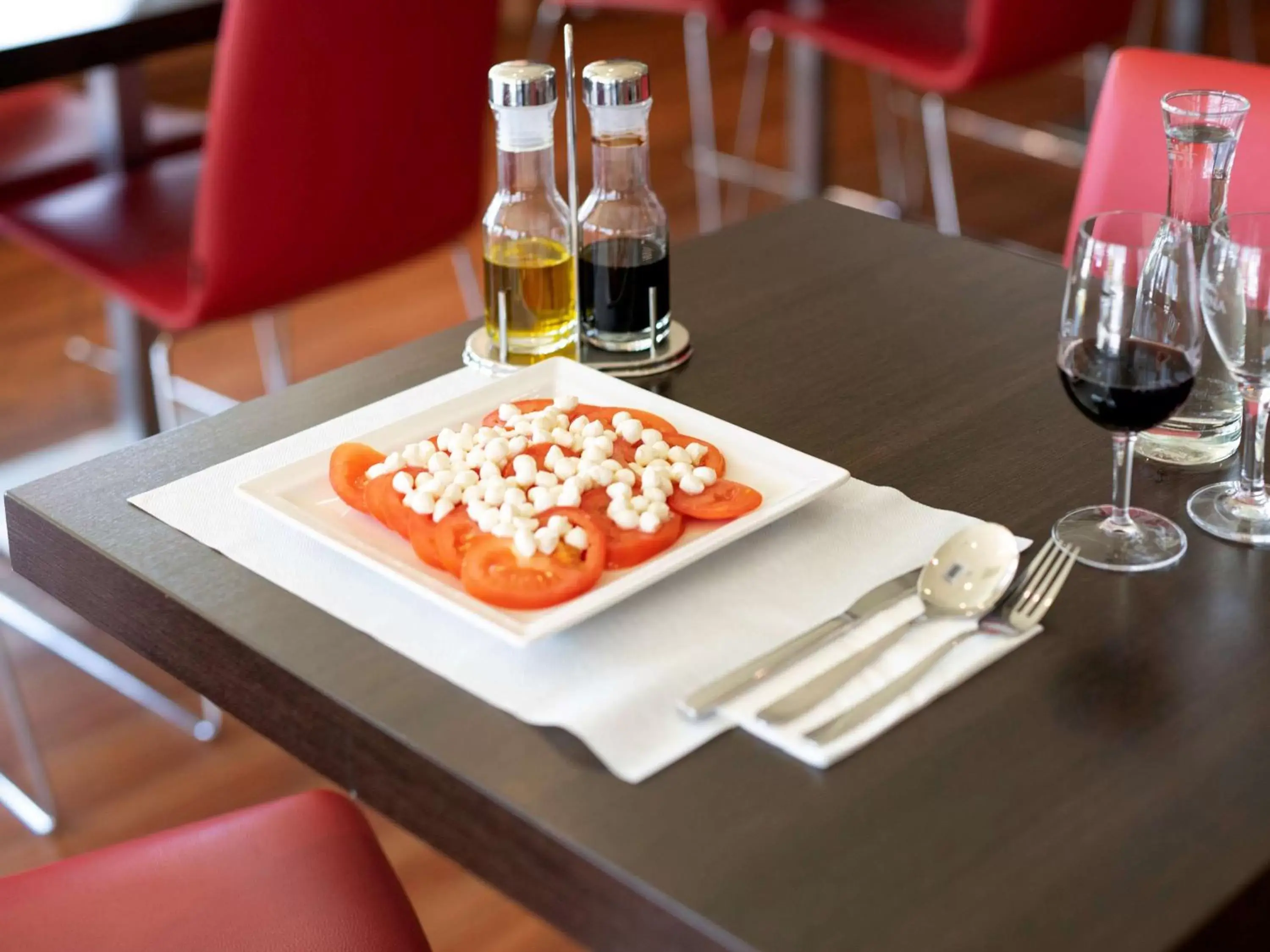 Restaurant/places to eat in ibis Fribourg Restaurant/places to eat in ibis Fribourg