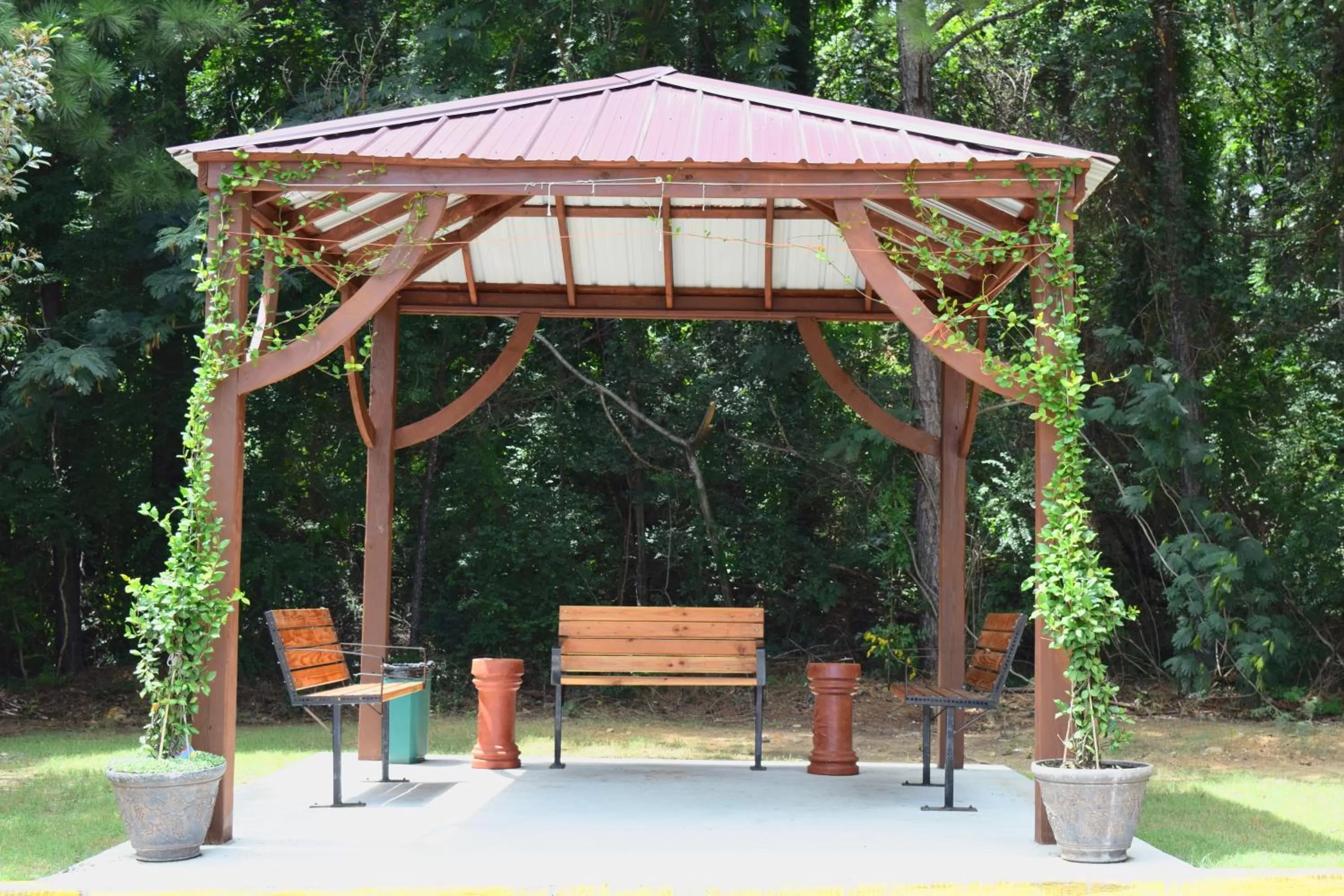 Garden in Super 8 by Wyndham Homewood Birmingham Area