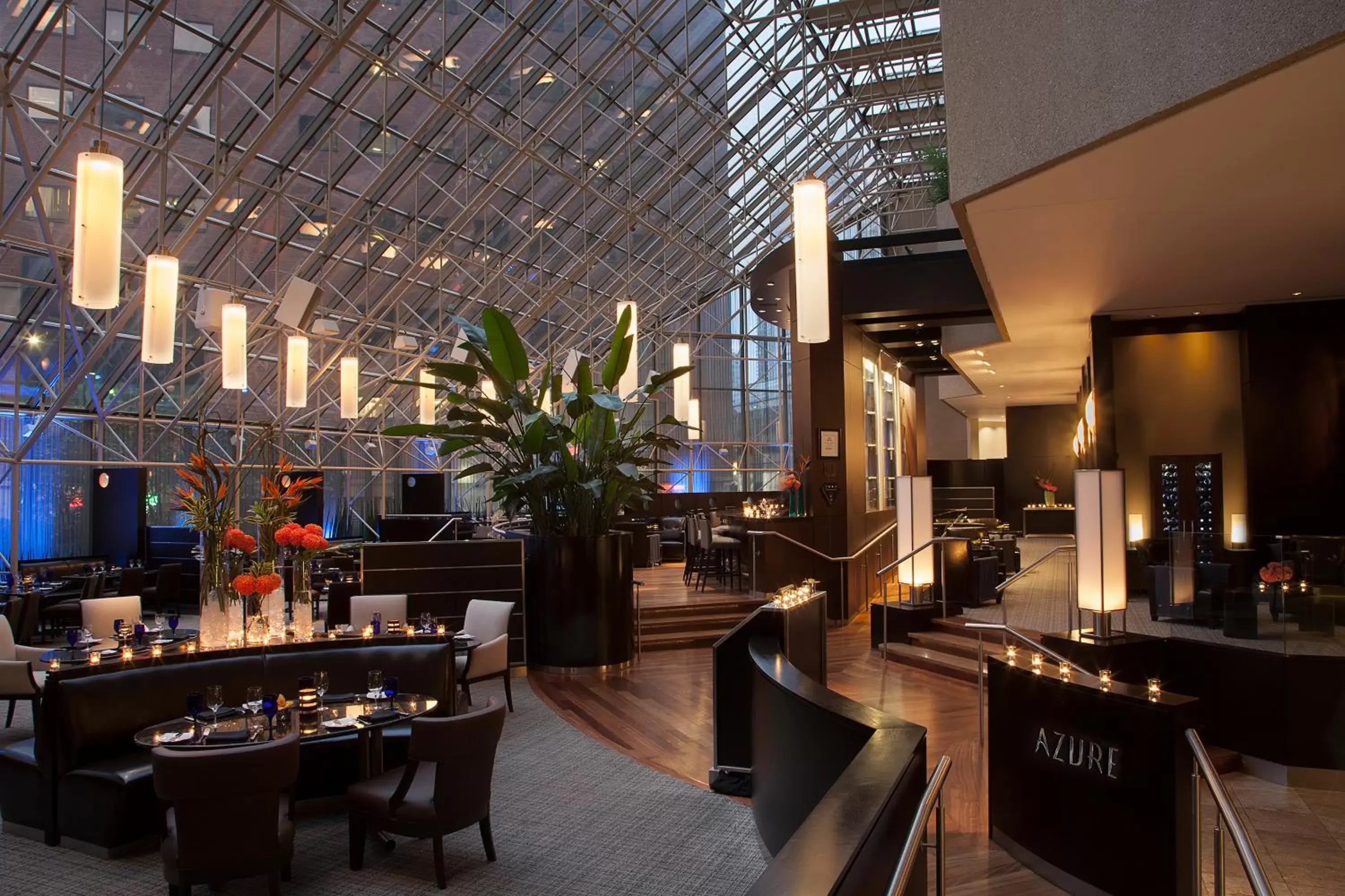 Restaurant/places to eat, Lounge/Bar in InterContinental Toronto Centre, an IHG Hotel