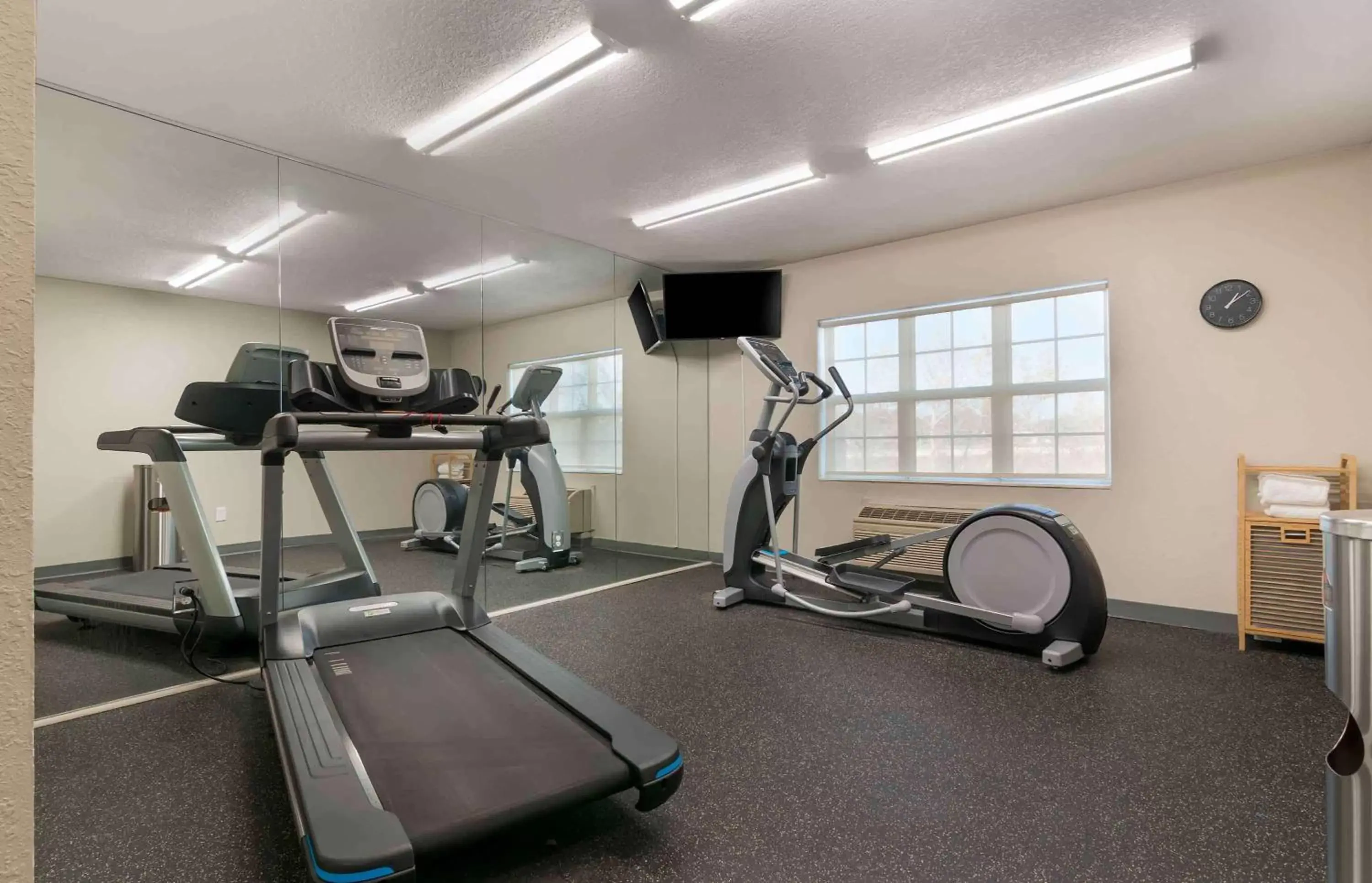 Fitness centre/facilities, Fitness Center/Facilities in Extended Stay America Suites - Kansas City - Overland Park - Quivira Rd