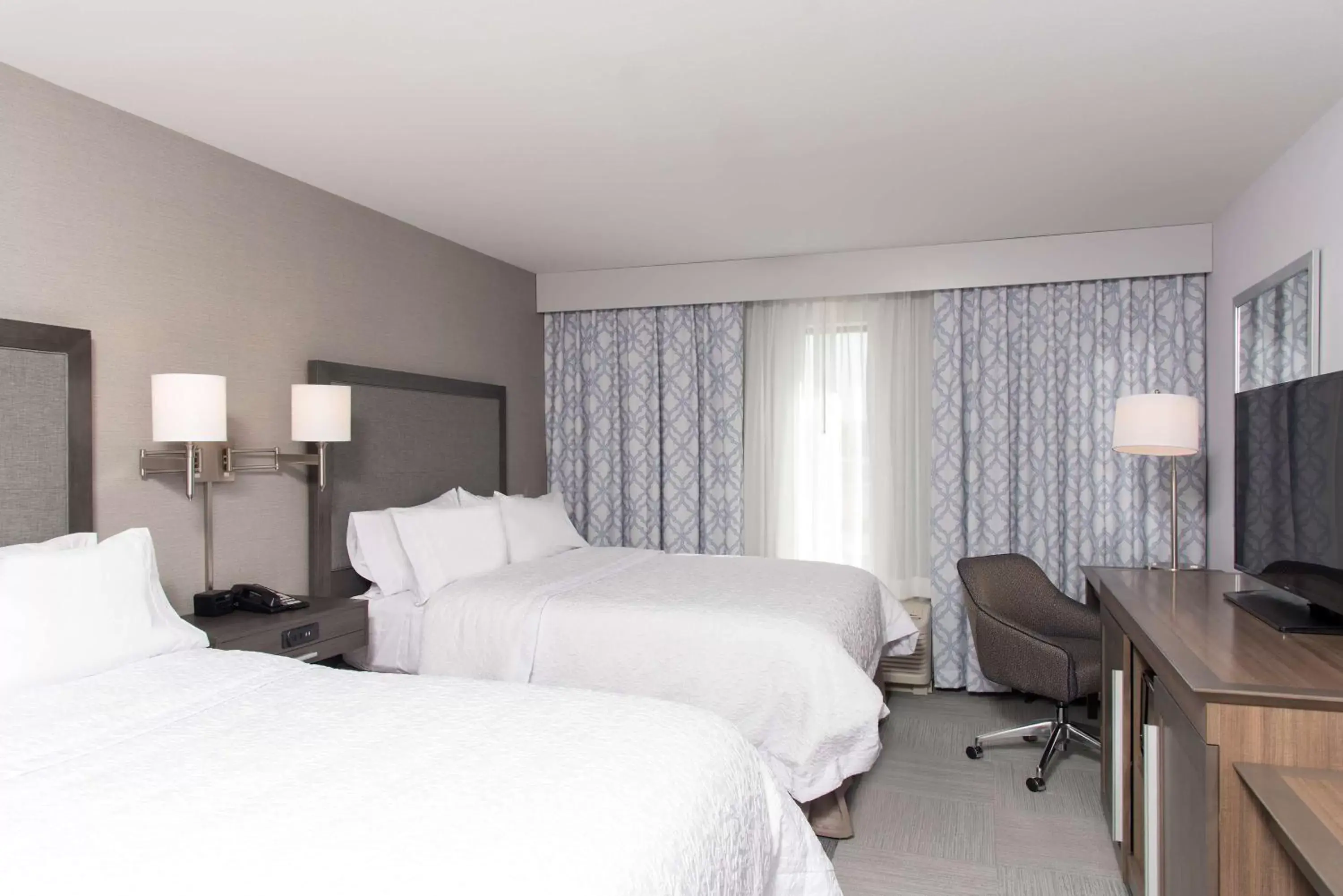 Bed in Hampton Inn and Suites Michigan City