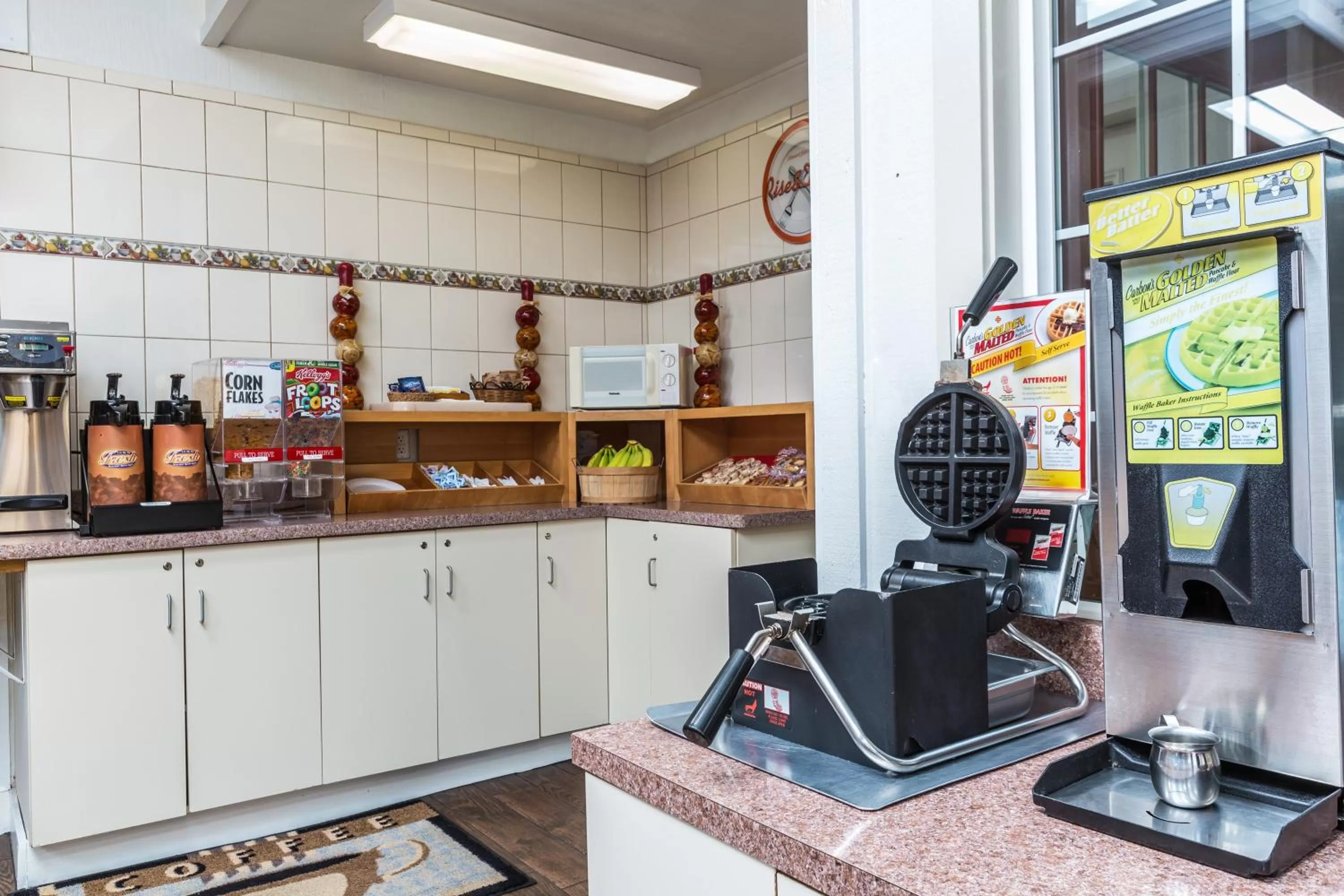 Coffee/tea facilities in Howard Johnson by Wyndham Santa Cruz