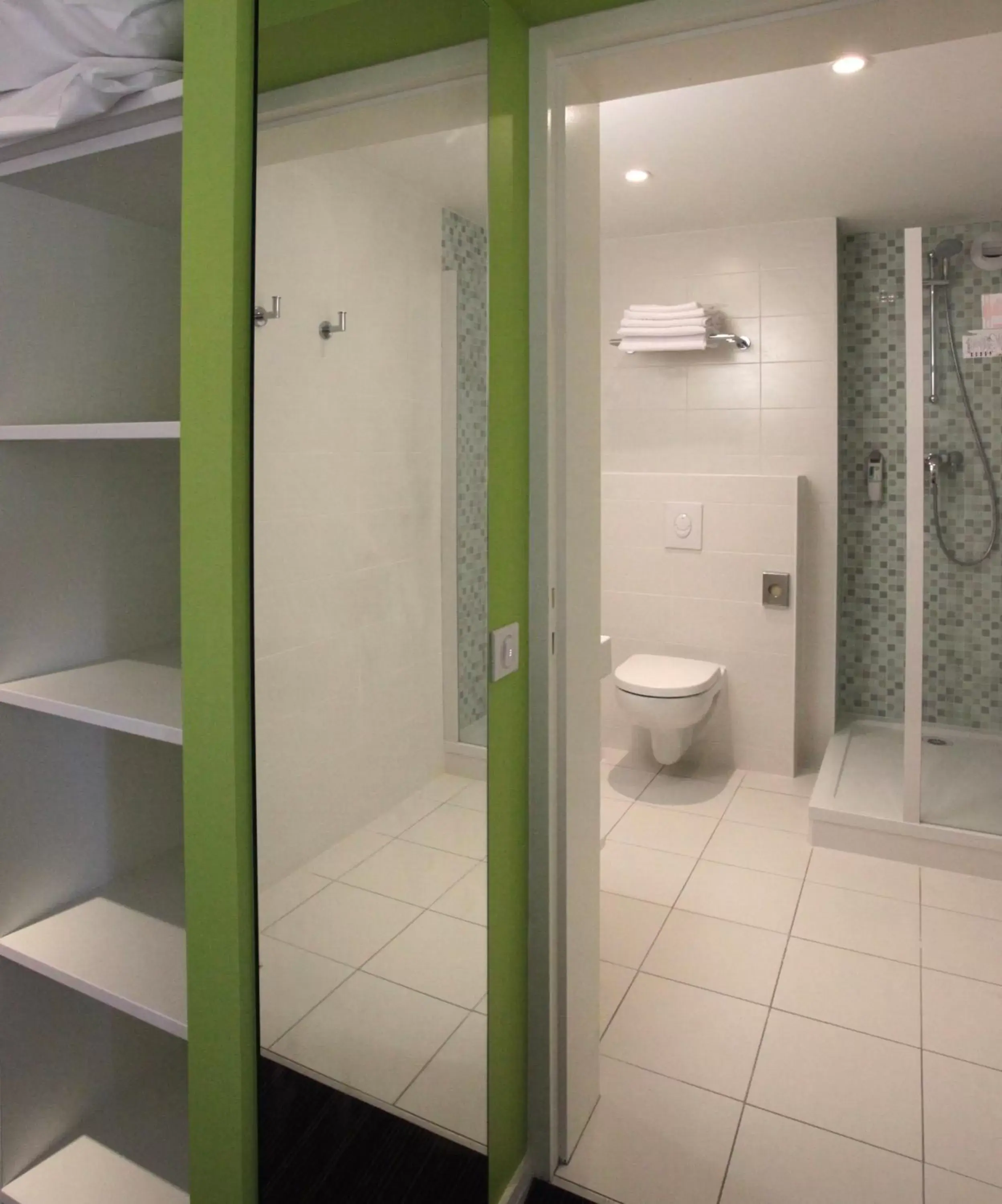 Bathroom in ibis Styles Quiberon Centre