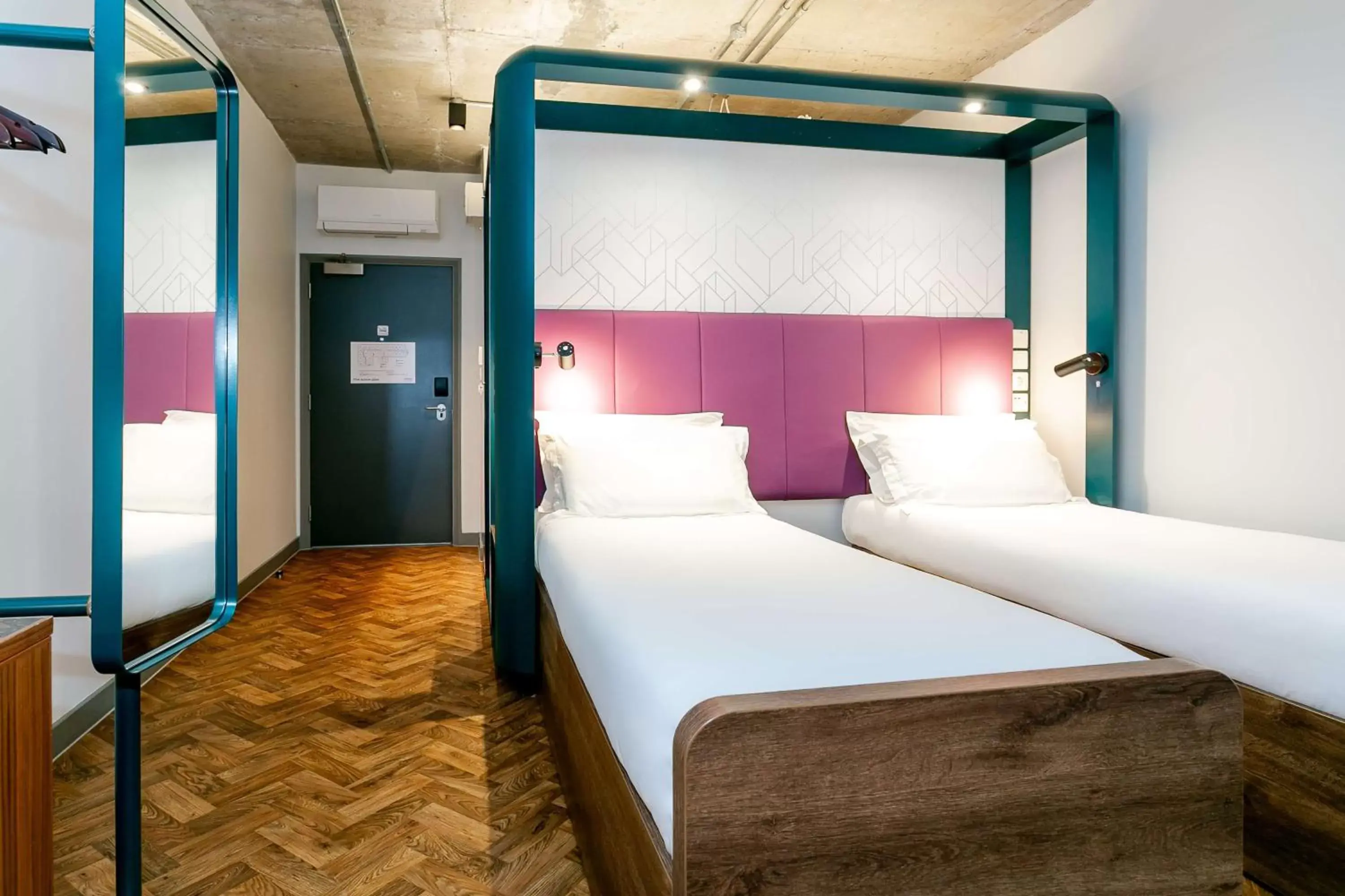 Bedroom, Bed in YOTEL Manchester Deansgate