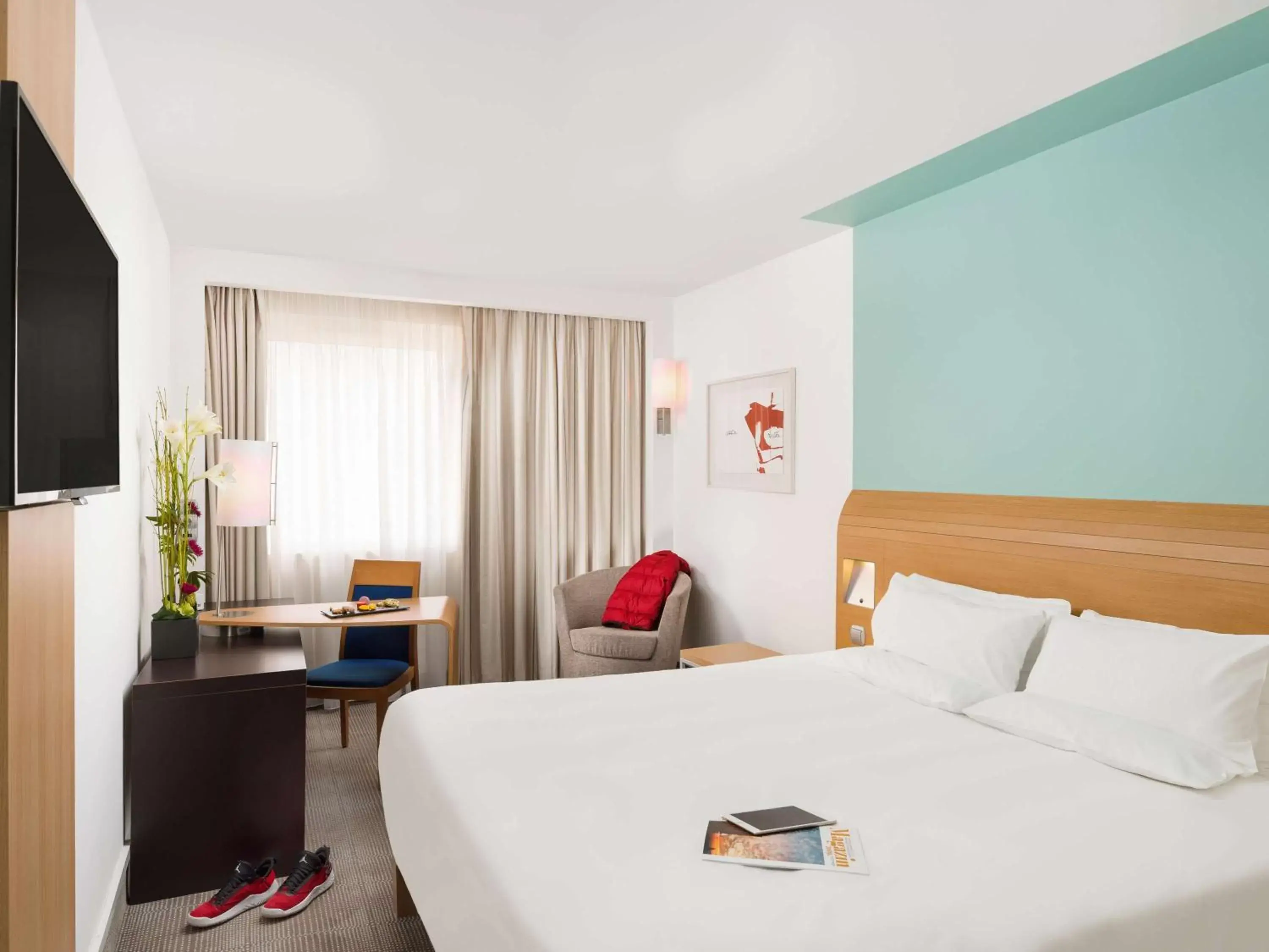 Photo of the whole room, Bed in Novotel Budapest City