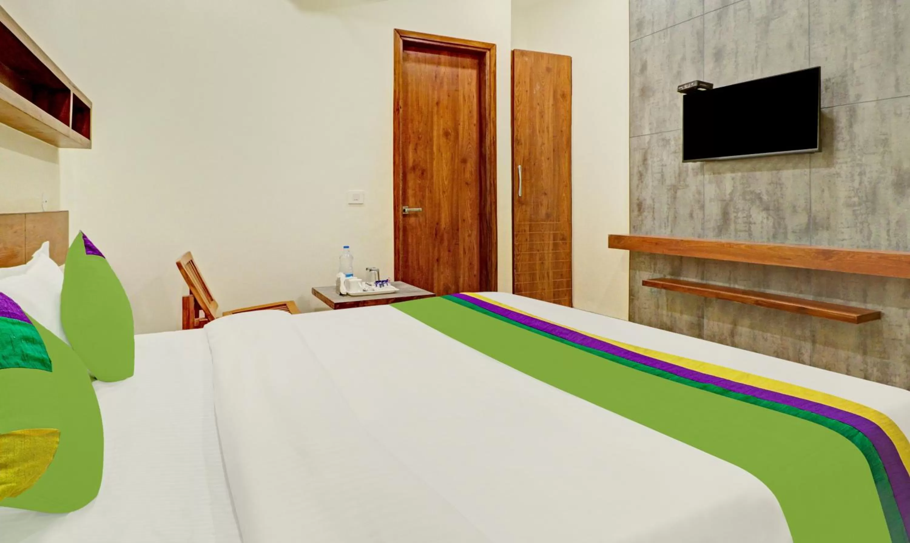 Bedroom, Bed in Treebo Delmont