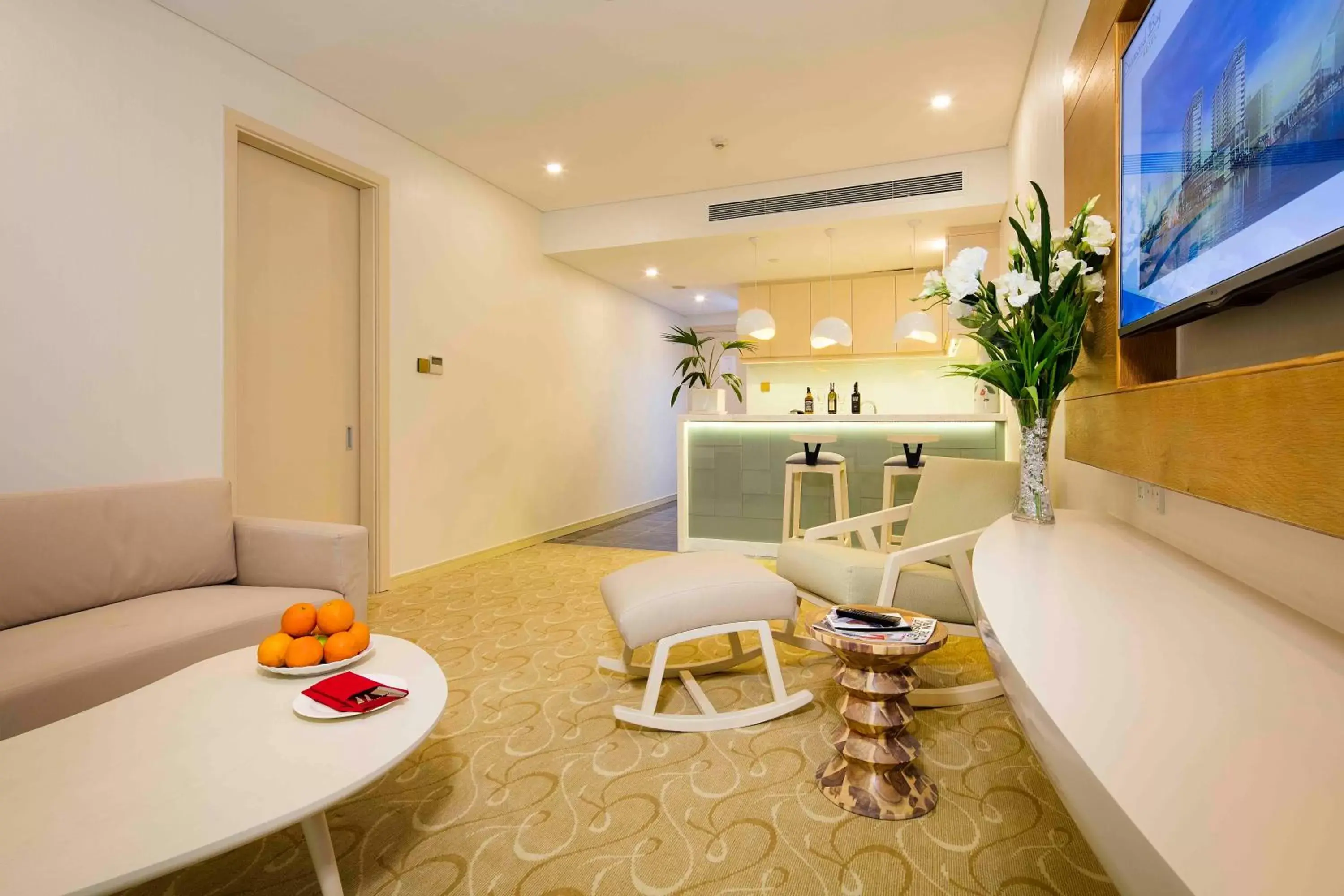 Kitchen or kitchenette, Dining Area in Diamond Bay Hotel