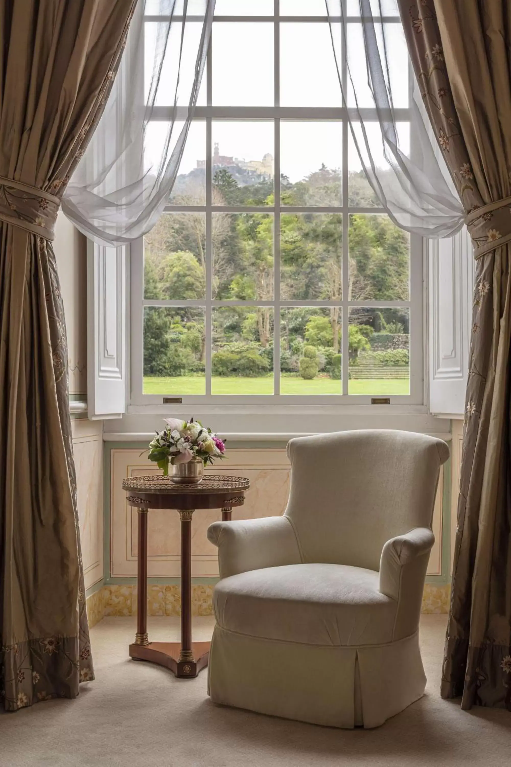 Bedroom, Seating Area in Tivoli Palácio de Seteais Sintra Hotel - The Leading Hotels of the World