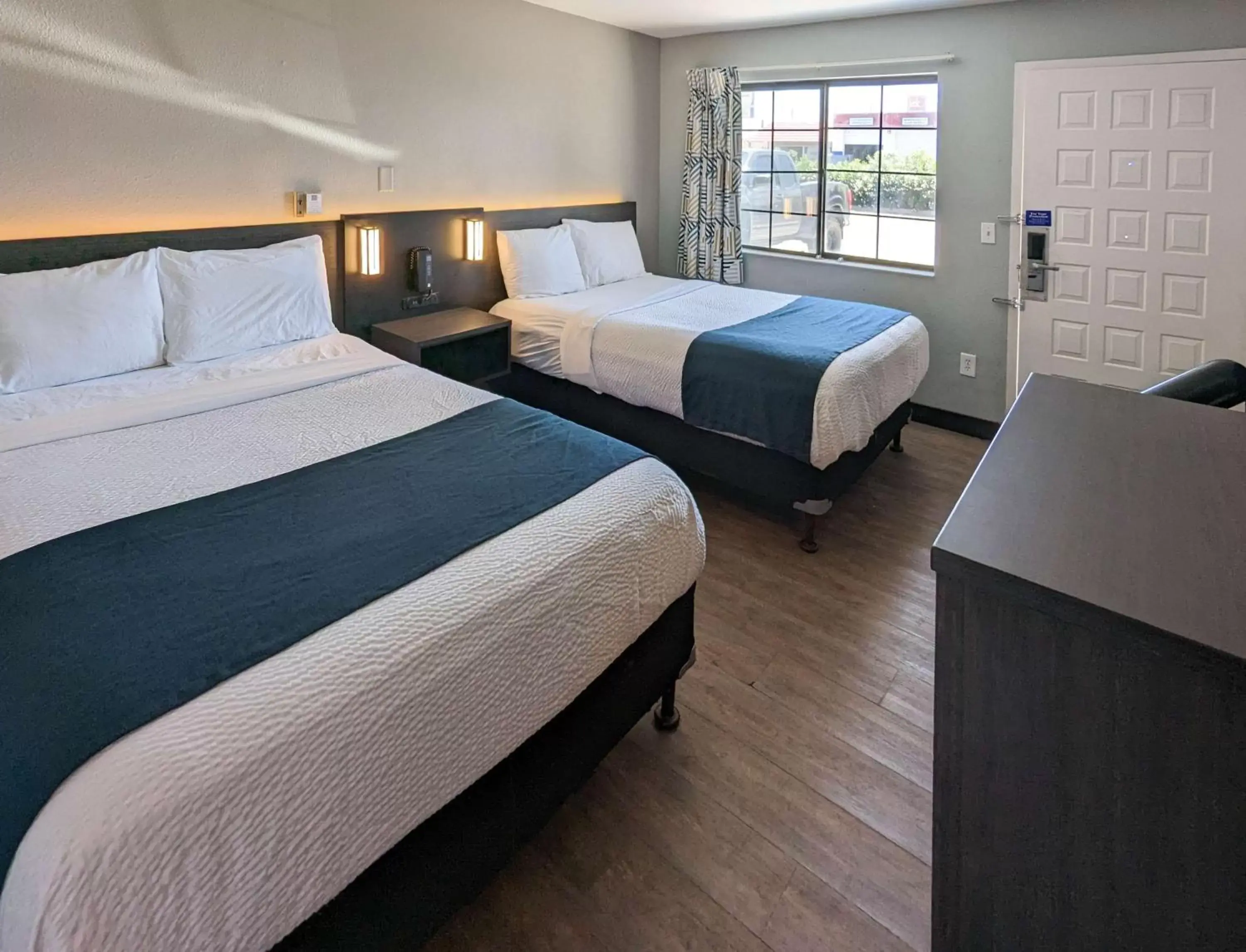 Bedroom, Bed in Motel 6-Kingman, AZ - Route 66 East
