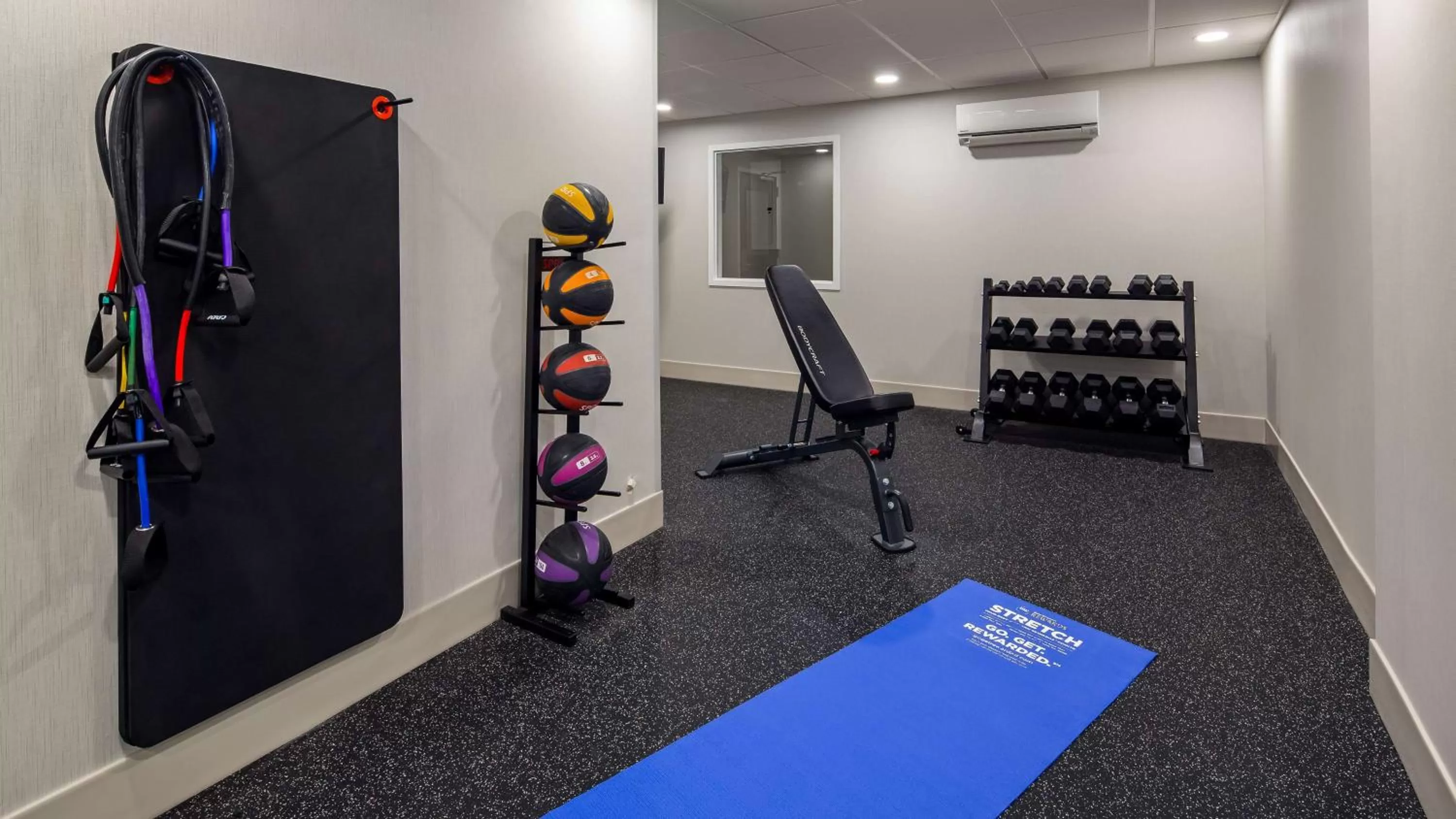 Fitness centre/facilities in Best Western Hampshire Inn & Suites
