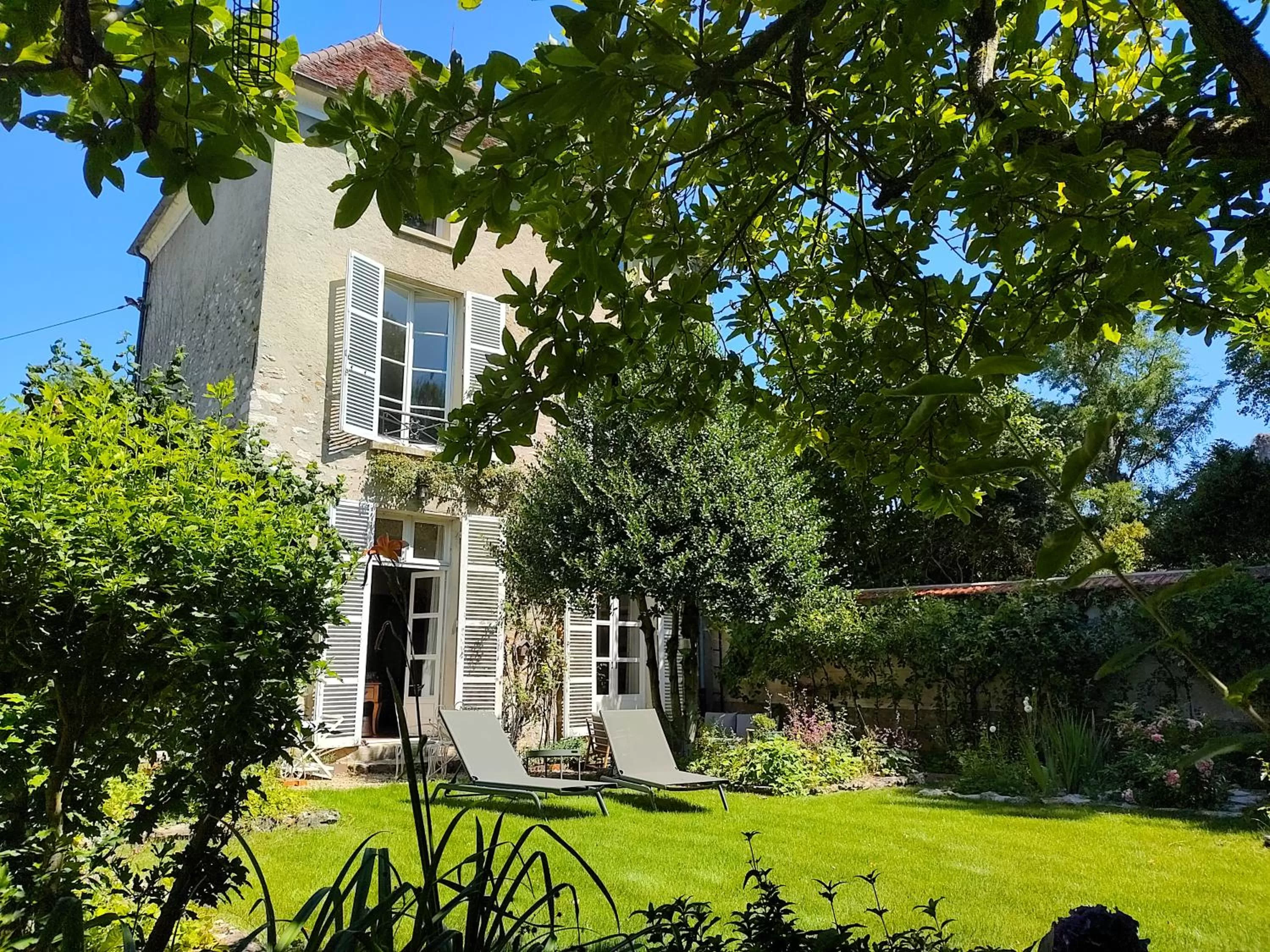 Property building, Garden in Le Grand Barrois
