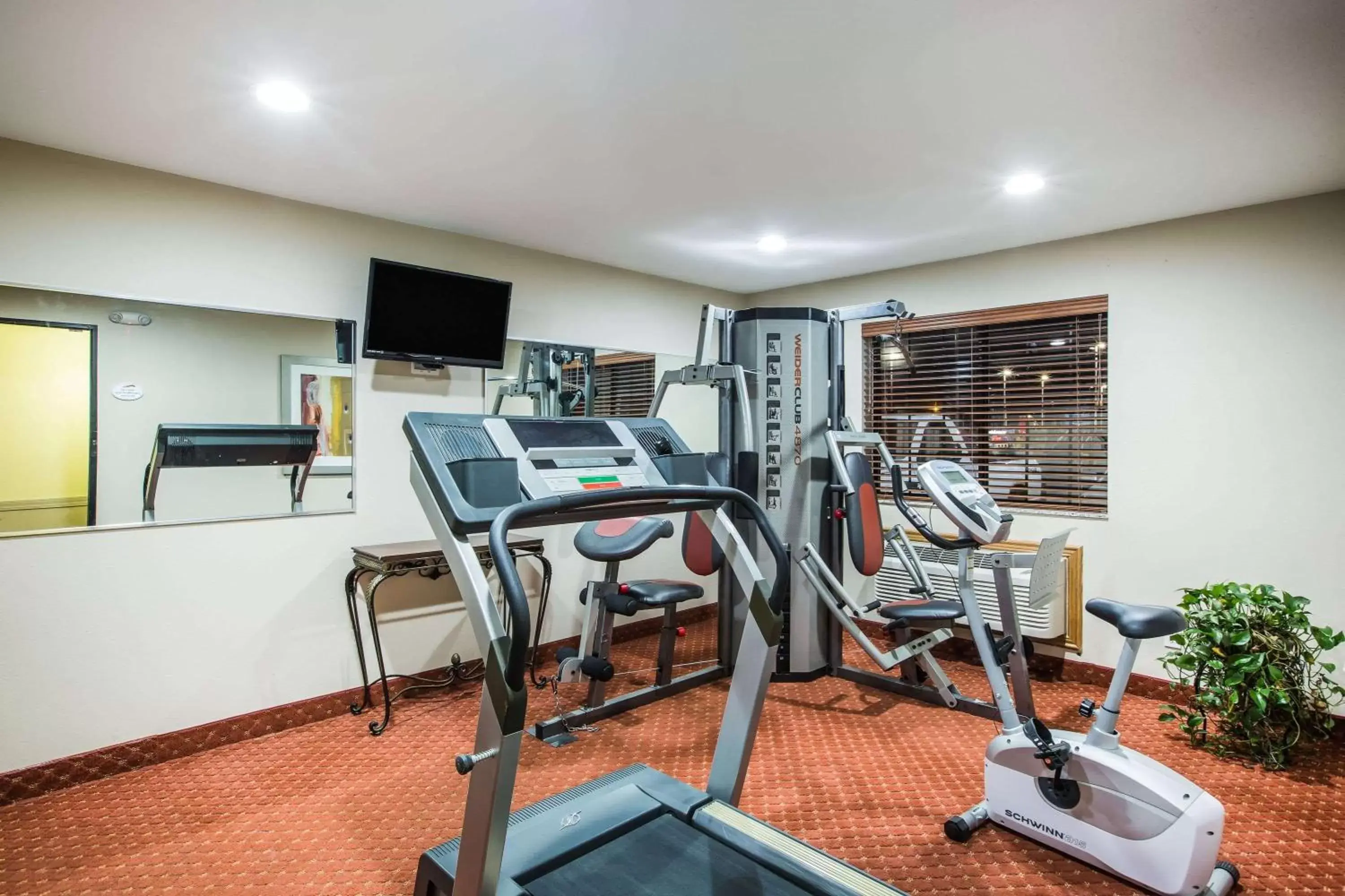 Fitness centre/facilities, Fitness Center/Facilities in Baymont by Wyndham Cedar Rapids
