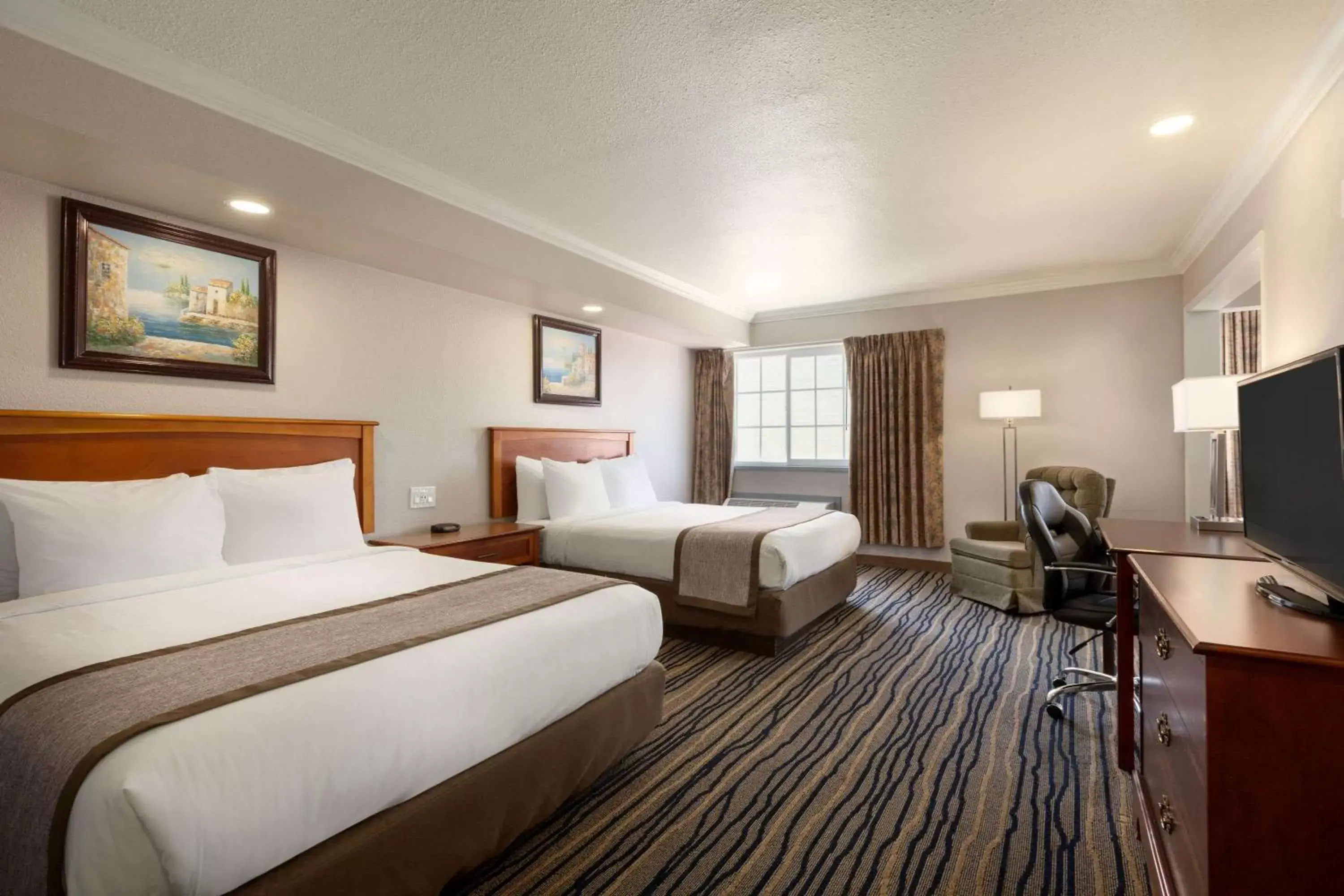 Photo of the whole room in Days Inn by Wyndham Eureka CA