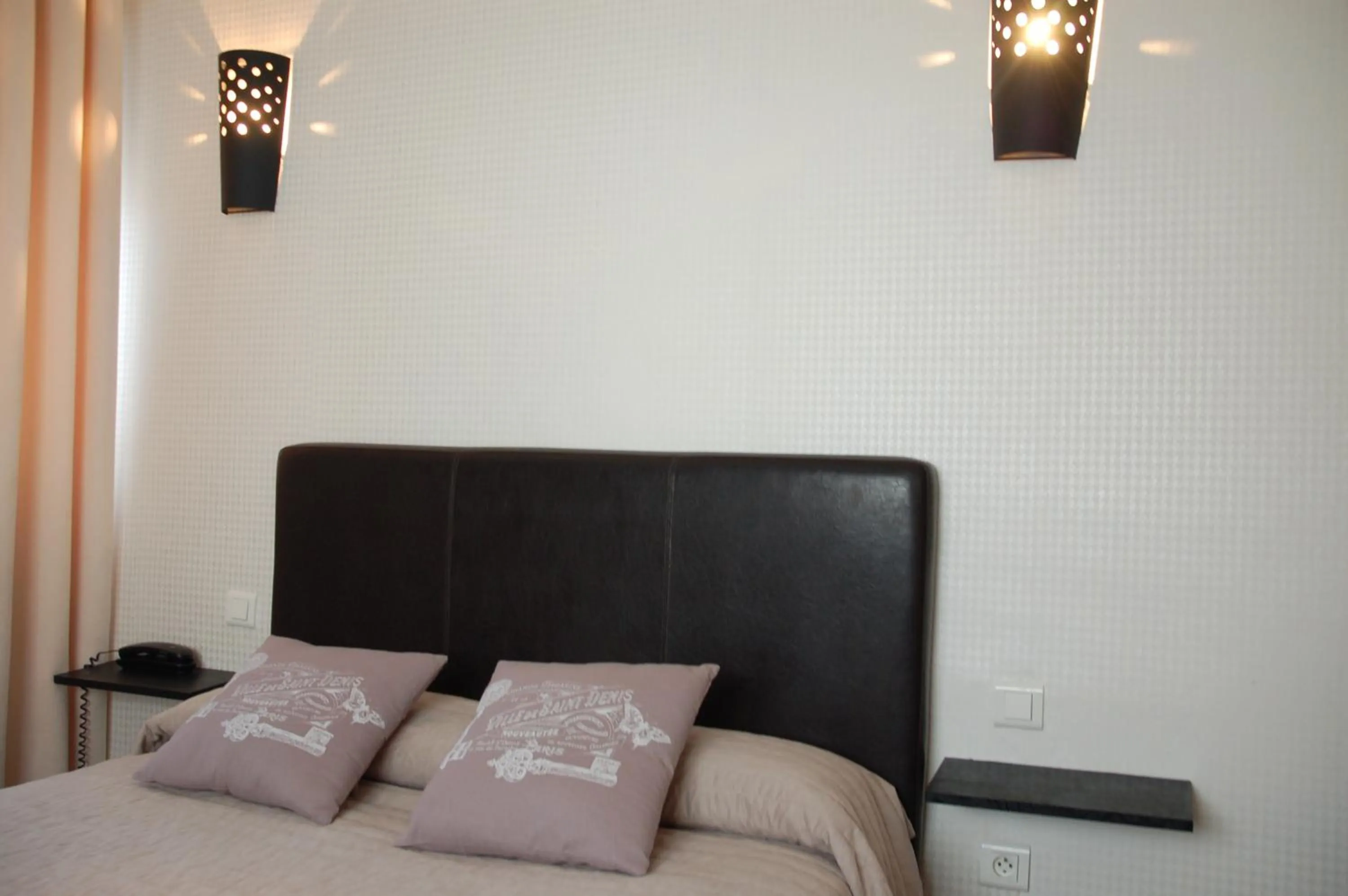 Bed in Hôtel de L'Avenue