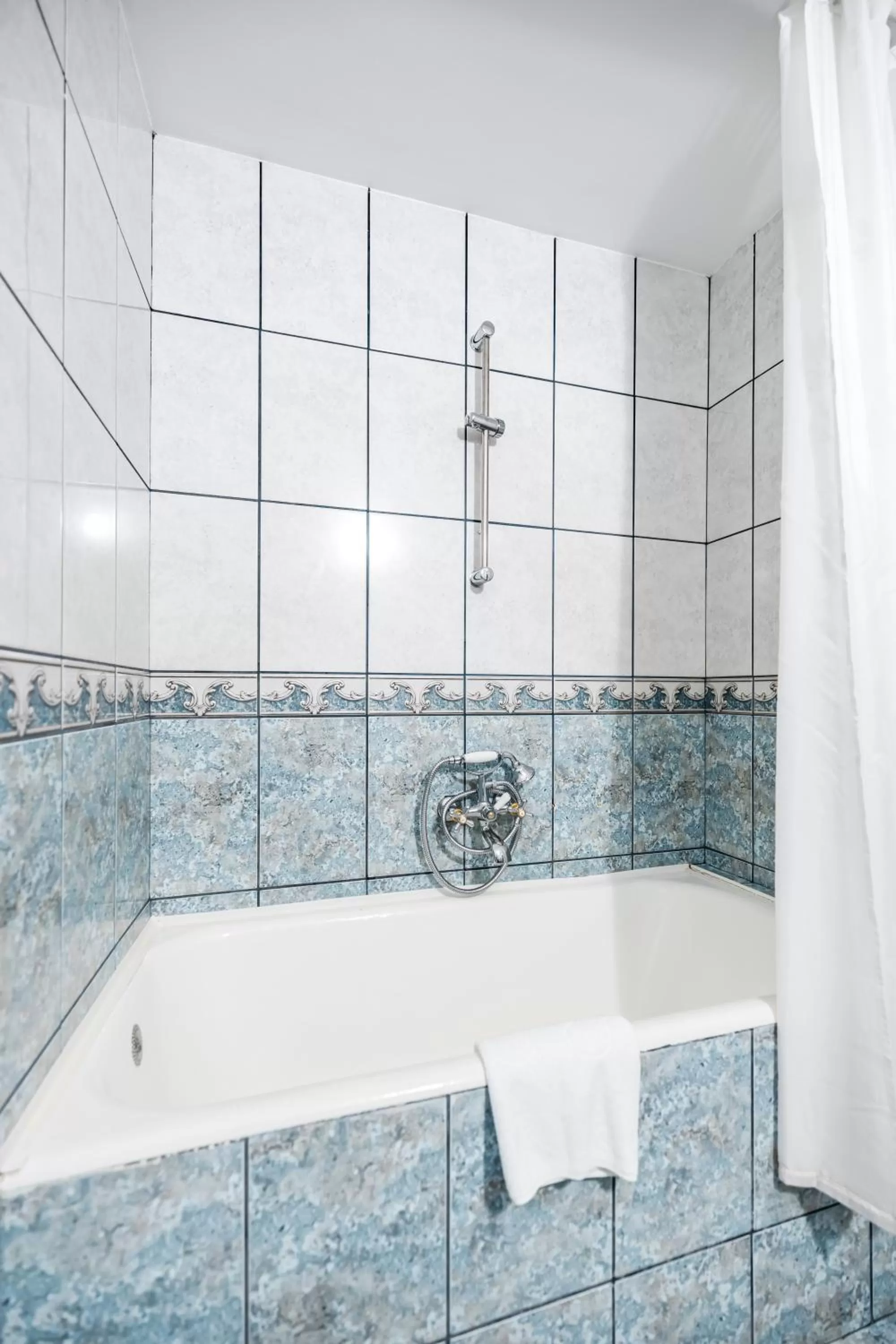 Bathroom in Hotel Imparatul Romanilor Hotel & SPA