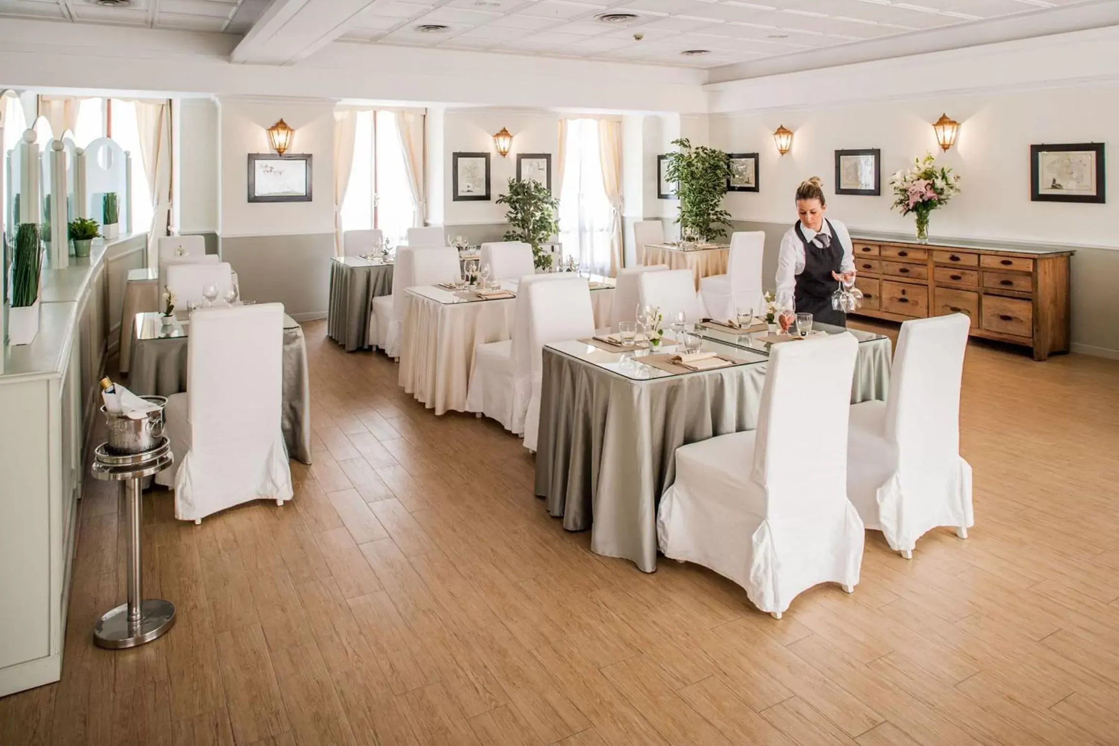 Restaurant/places to eat, Banquet Facilities in Hotel Concord