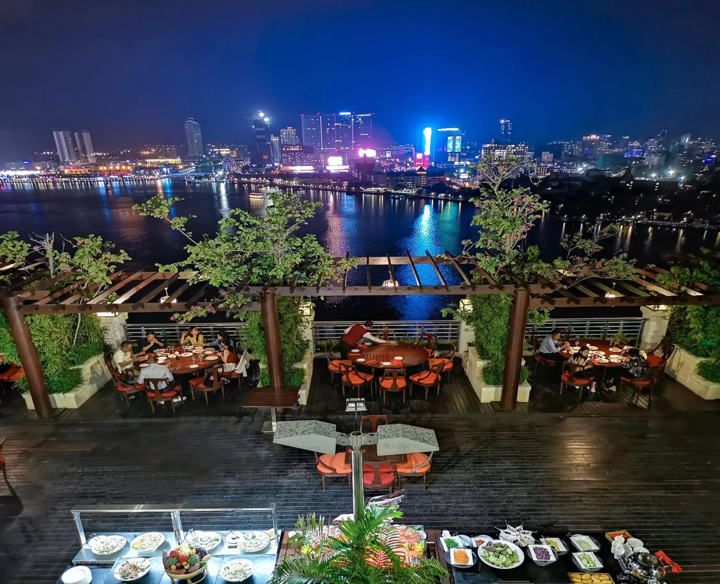 Restaurant/places to eat in Sokha Phnom Penh Hotel Restaurant/places to eat in Sokha Phnom Penh Hotel