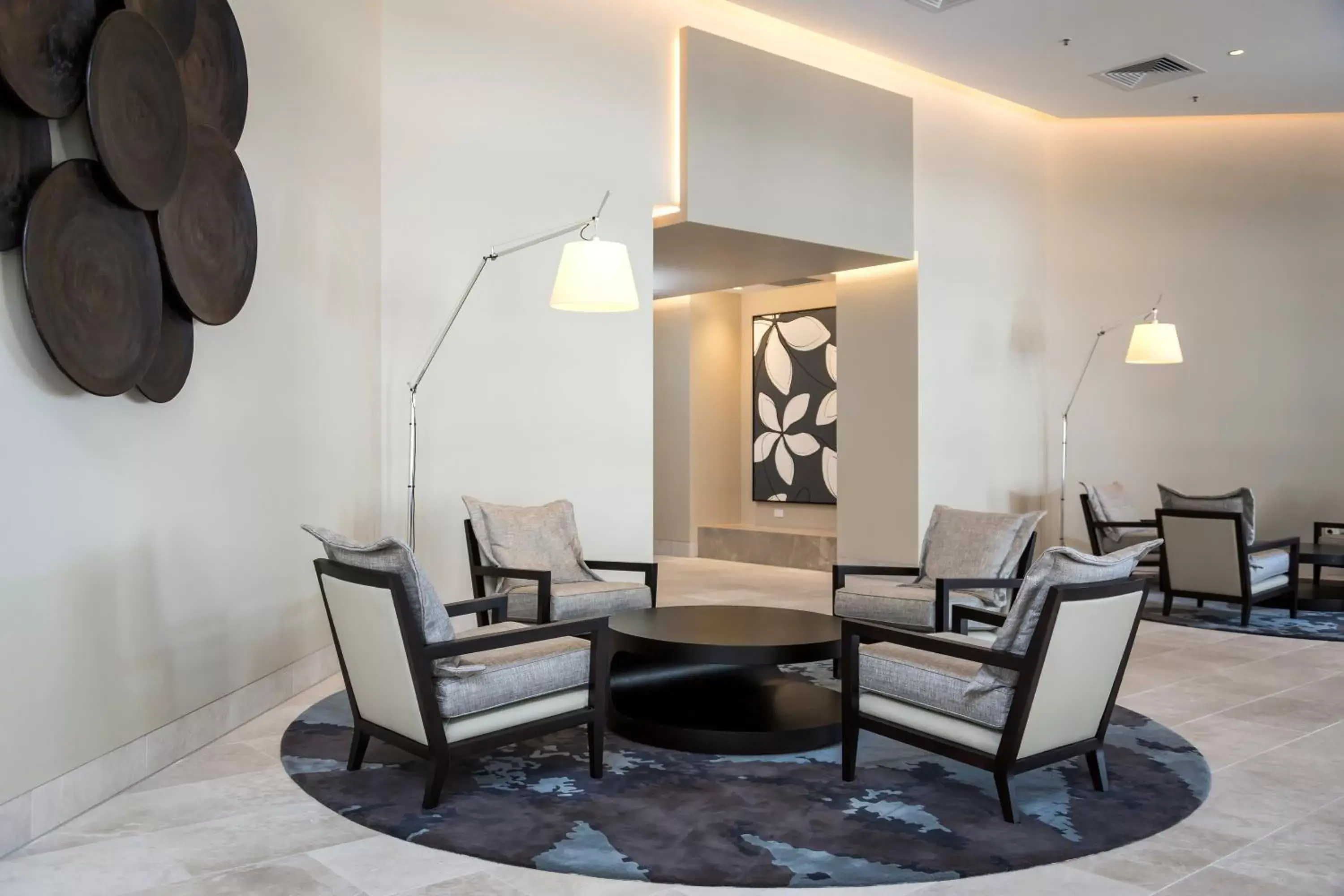 Lobby or reception, Seating Area in Paradise Centre Apartments