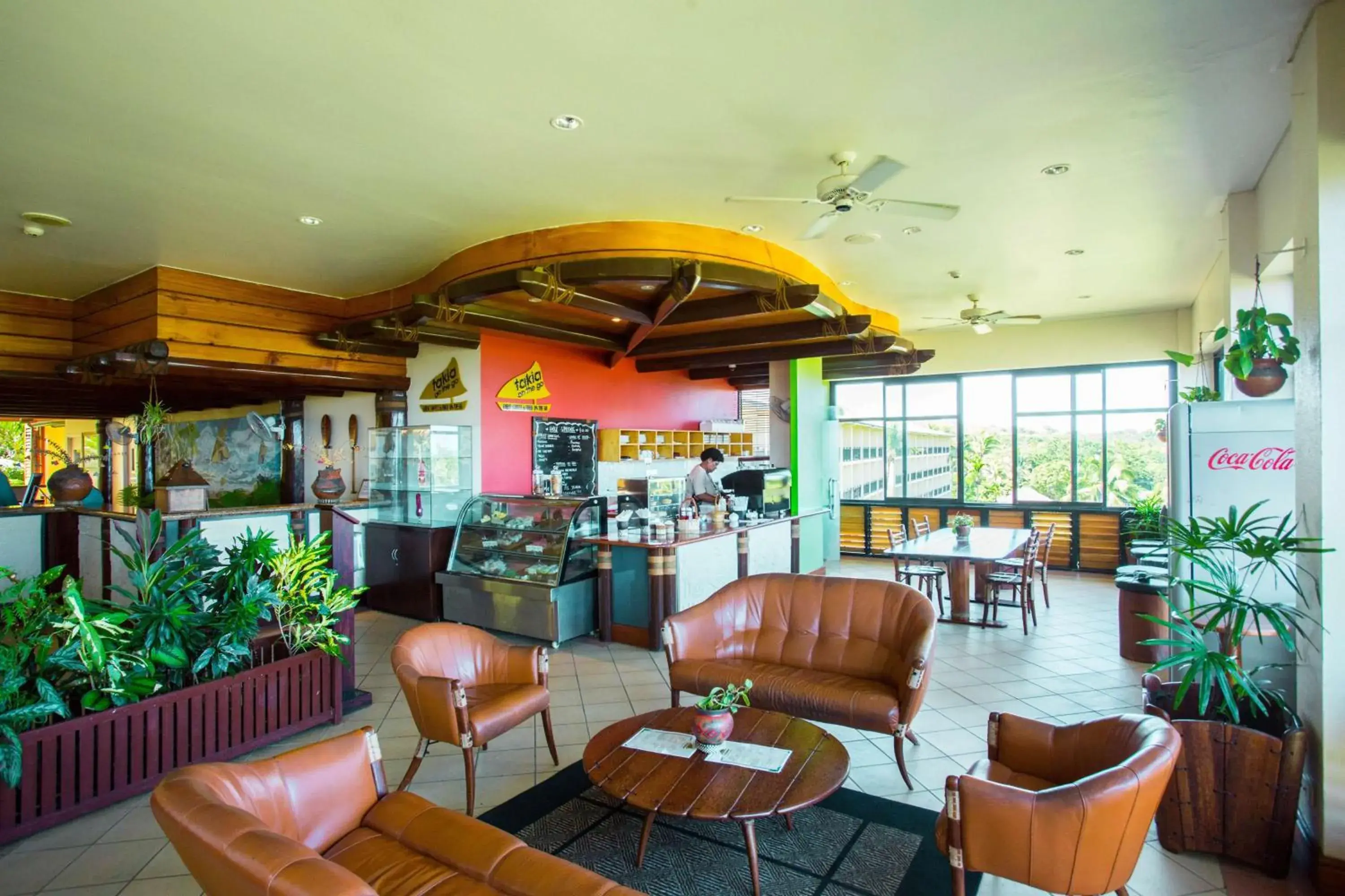 Restaurant/places to eat, Lounge/Bar in Outrigger Fiji Beach Resort