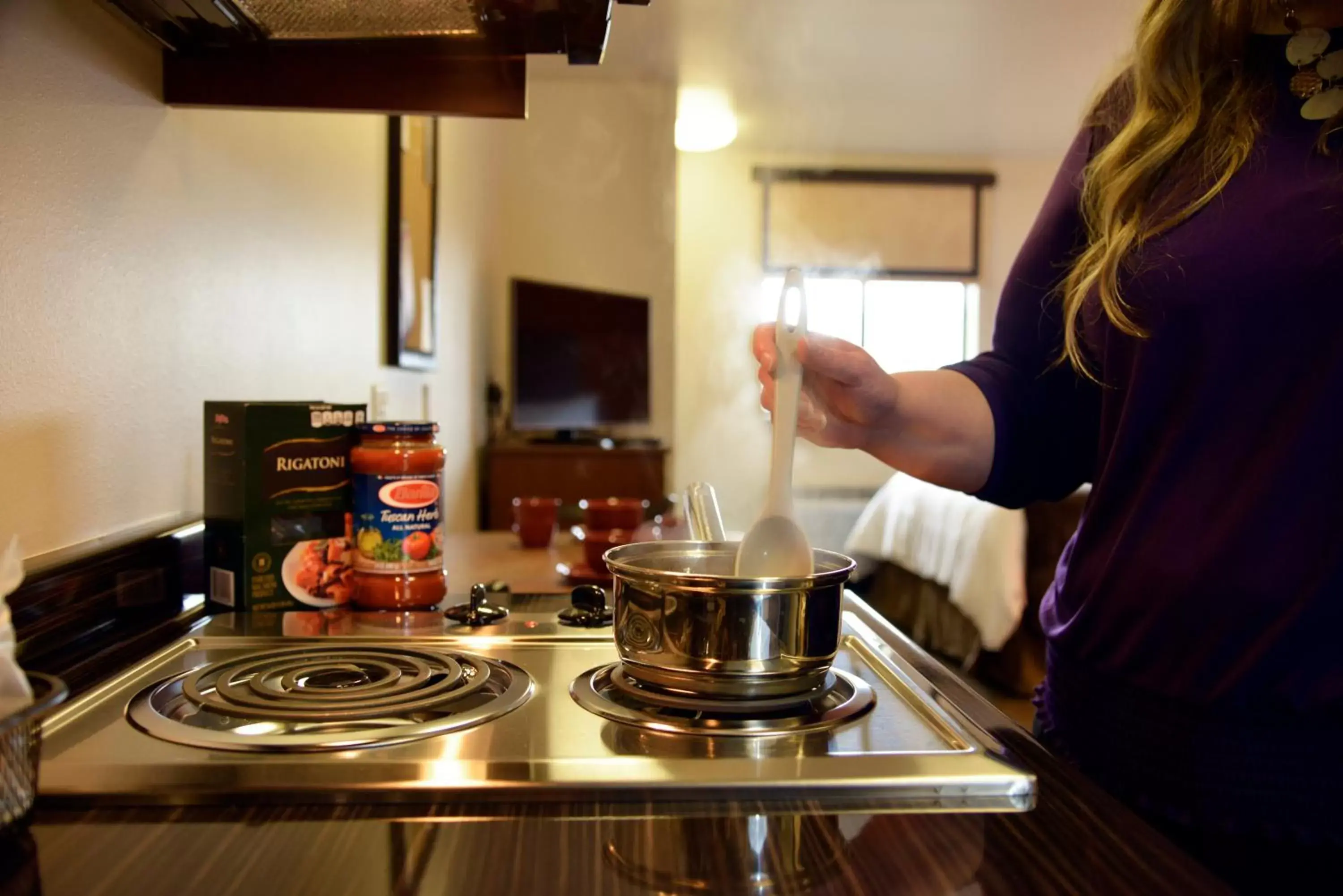 Kitchen or kitchenette, Kitchen/Kitchenette in My Place Hotel- Salt Lake City I-215/West Valley City, UT