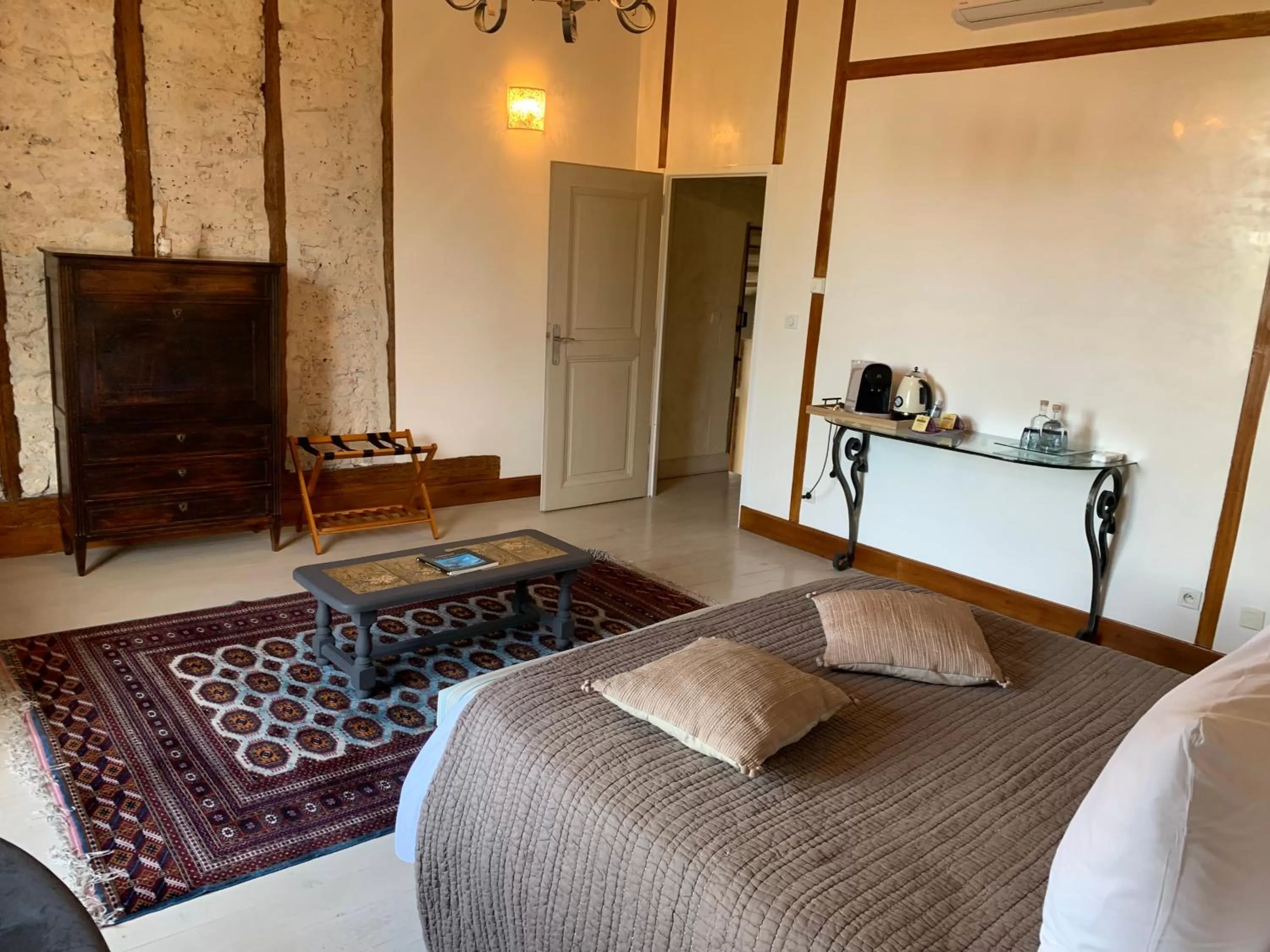 Photo of the whole room, Bed in Maison de la Pra