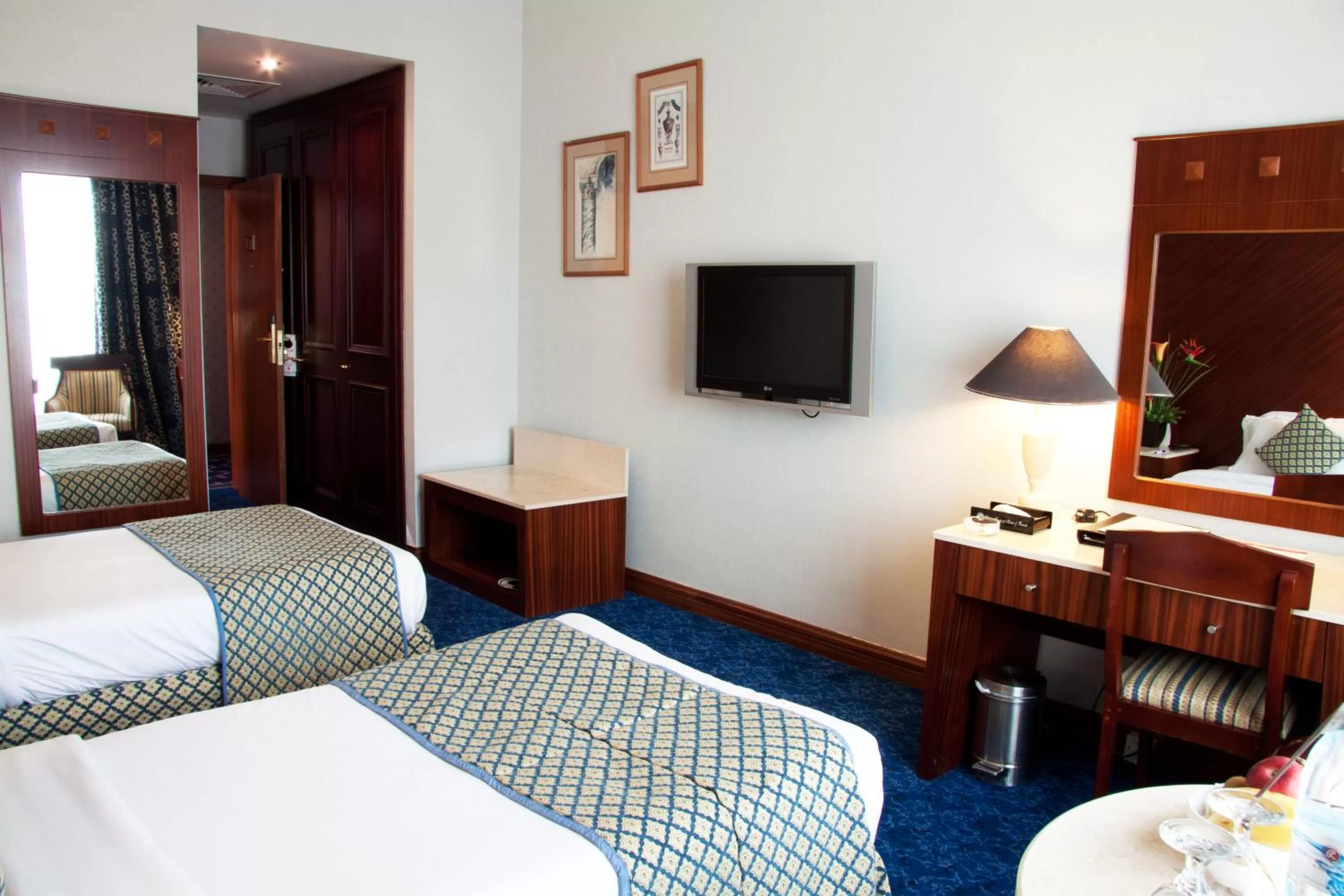 Bedroom, Bed in Regent Palace Hotel