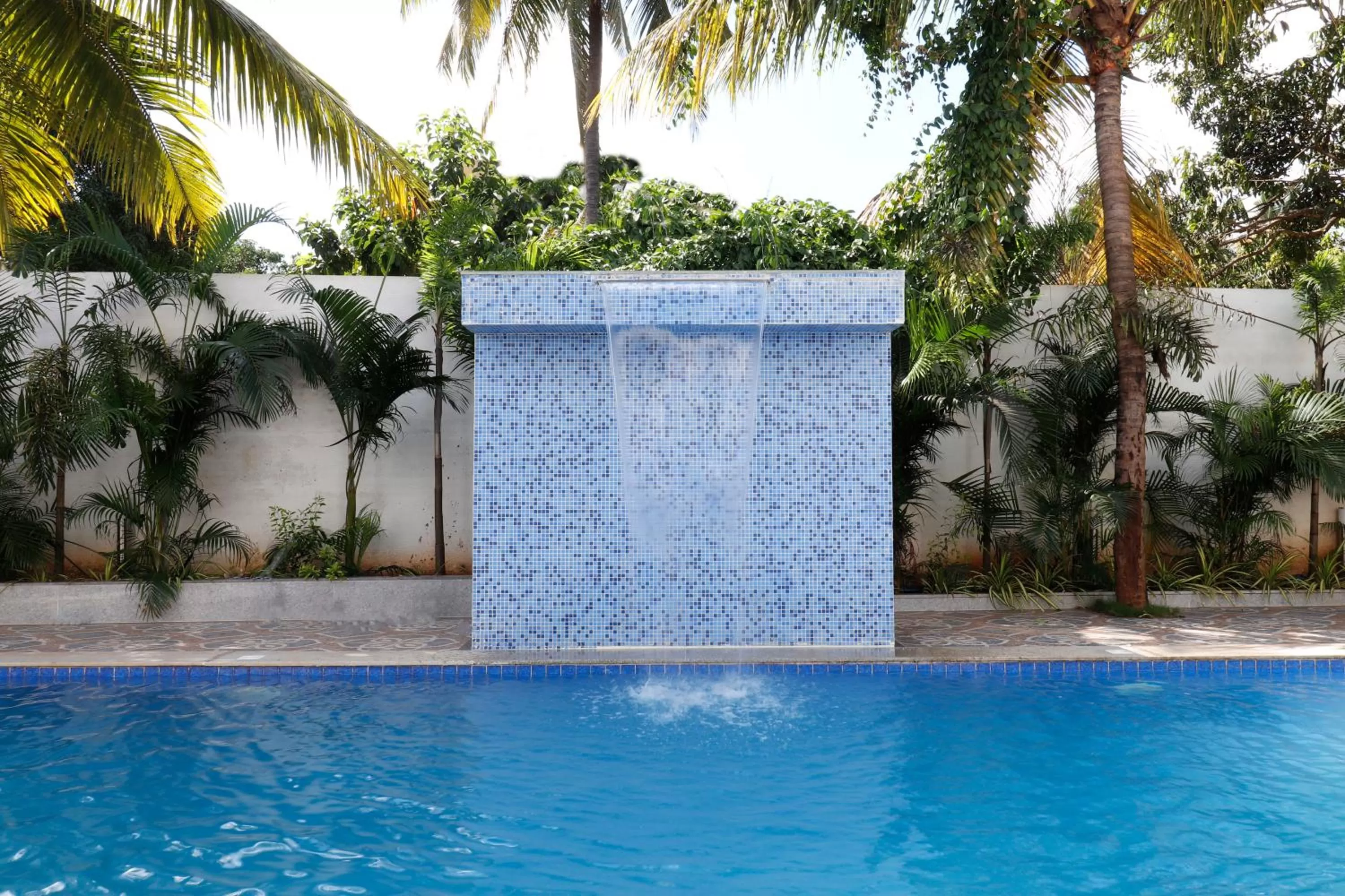 Swimming pool in Miranda Beach Resort Baga