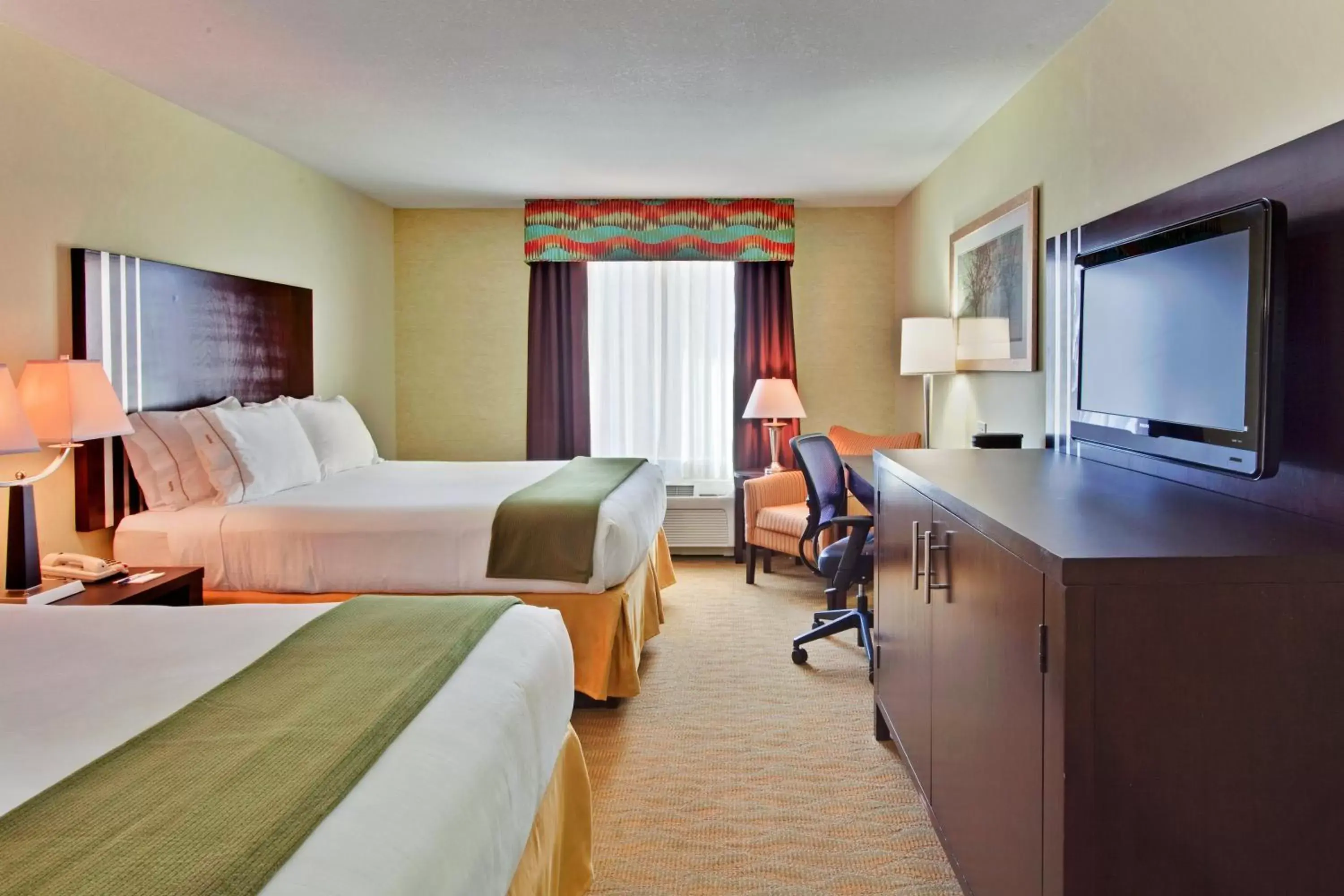 Photo of the whole room in Holiday Inn Express Hotel & Suites Hamburg, an IHG Hotel