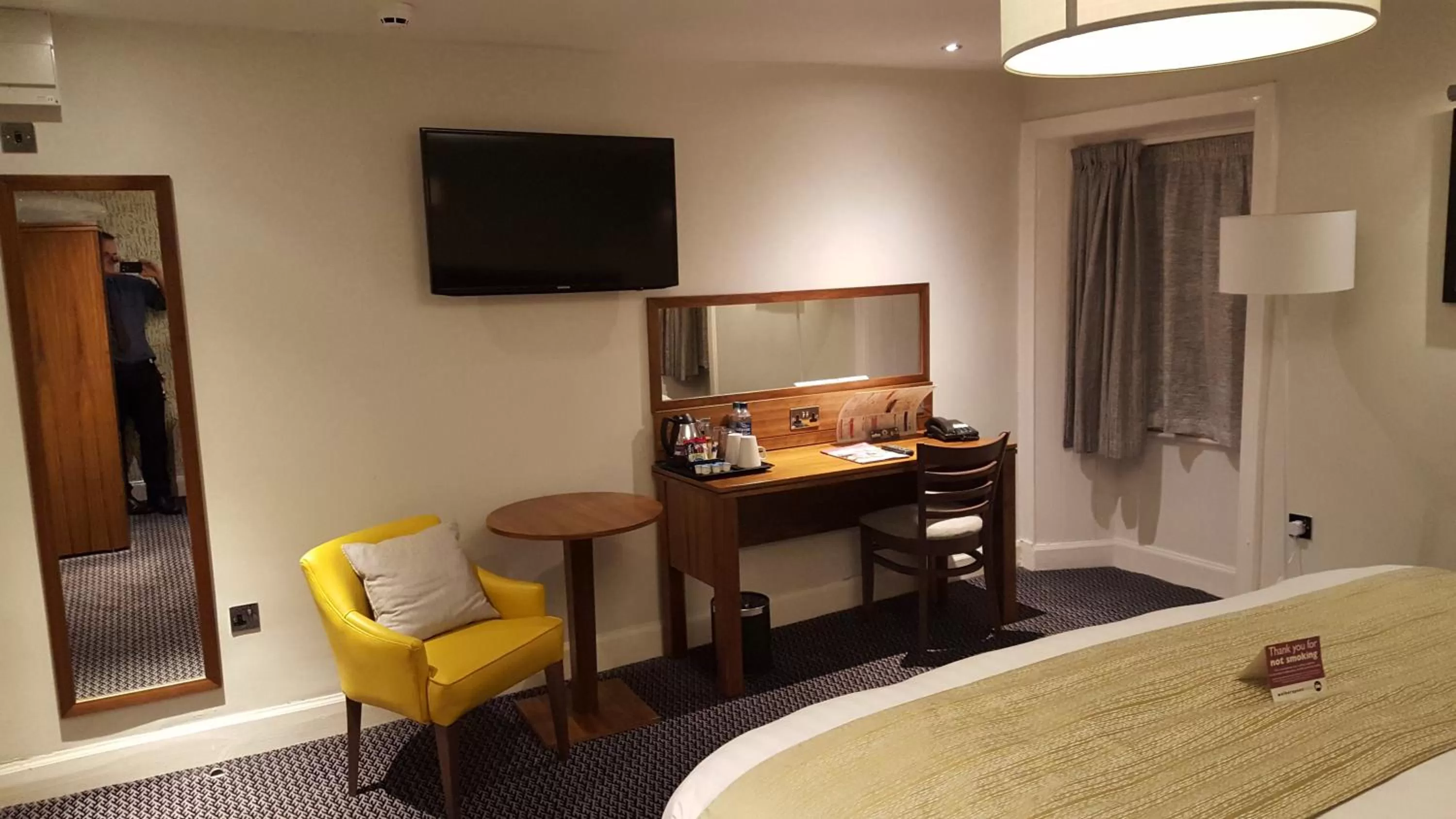 Shower, TV/Entertainment Center in The Cross Keys Wetherspoon