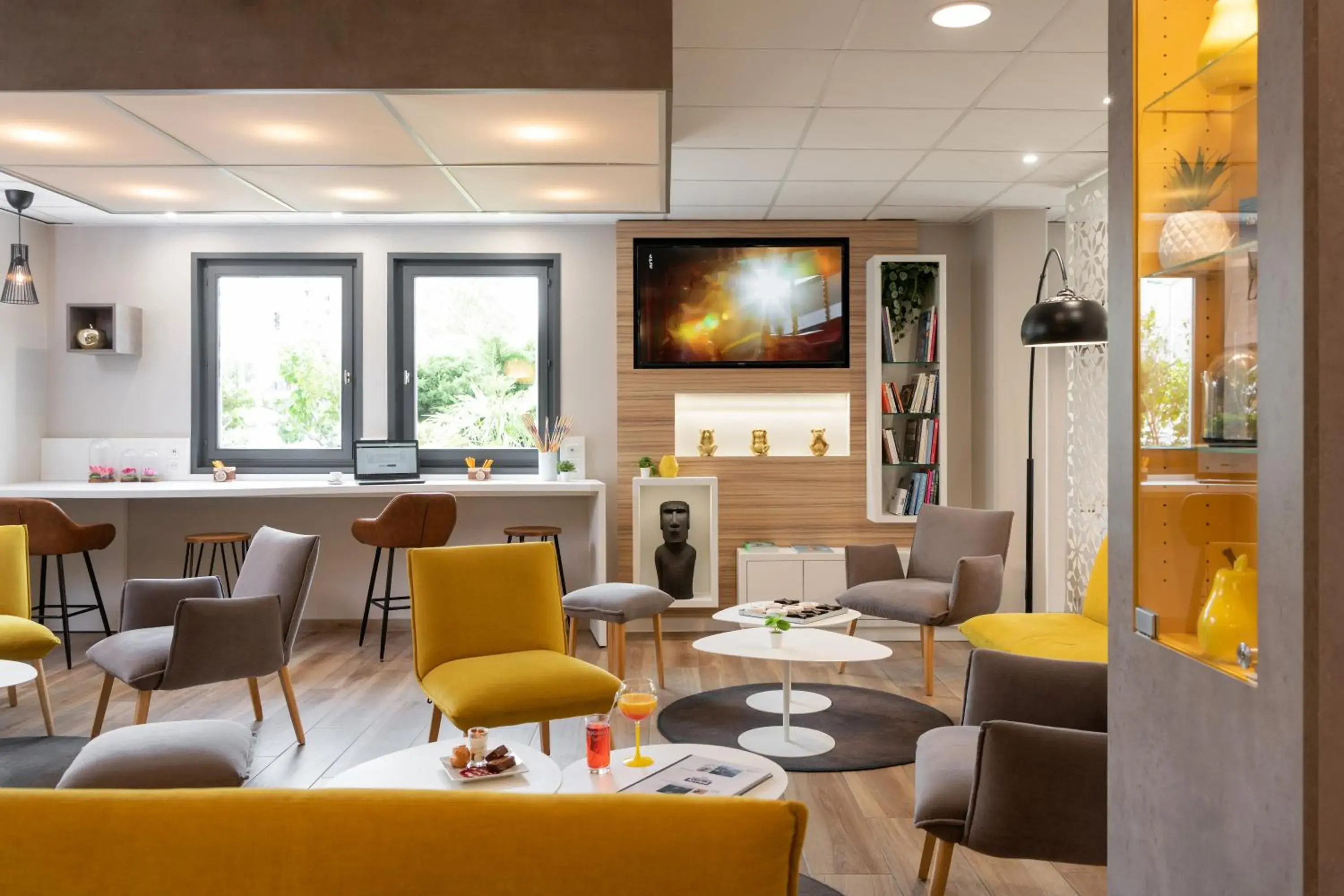 Communal lounge/ TV room, Restaurant/Places to Eat in Kyriad Saint-Etienne Centre