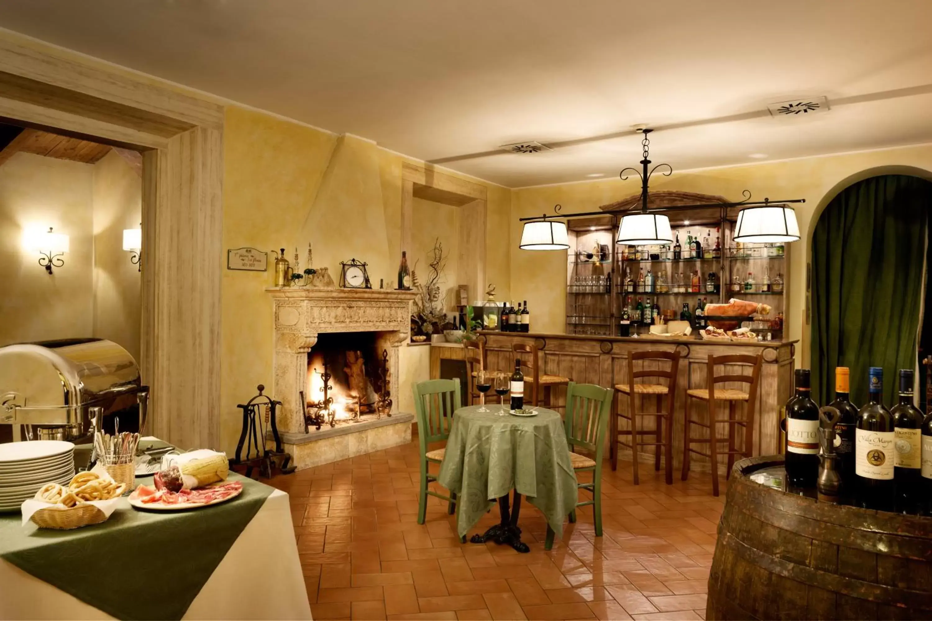 Coffee/tea facilities, Restaurant/Places to Eat in Hotel Selva Candida