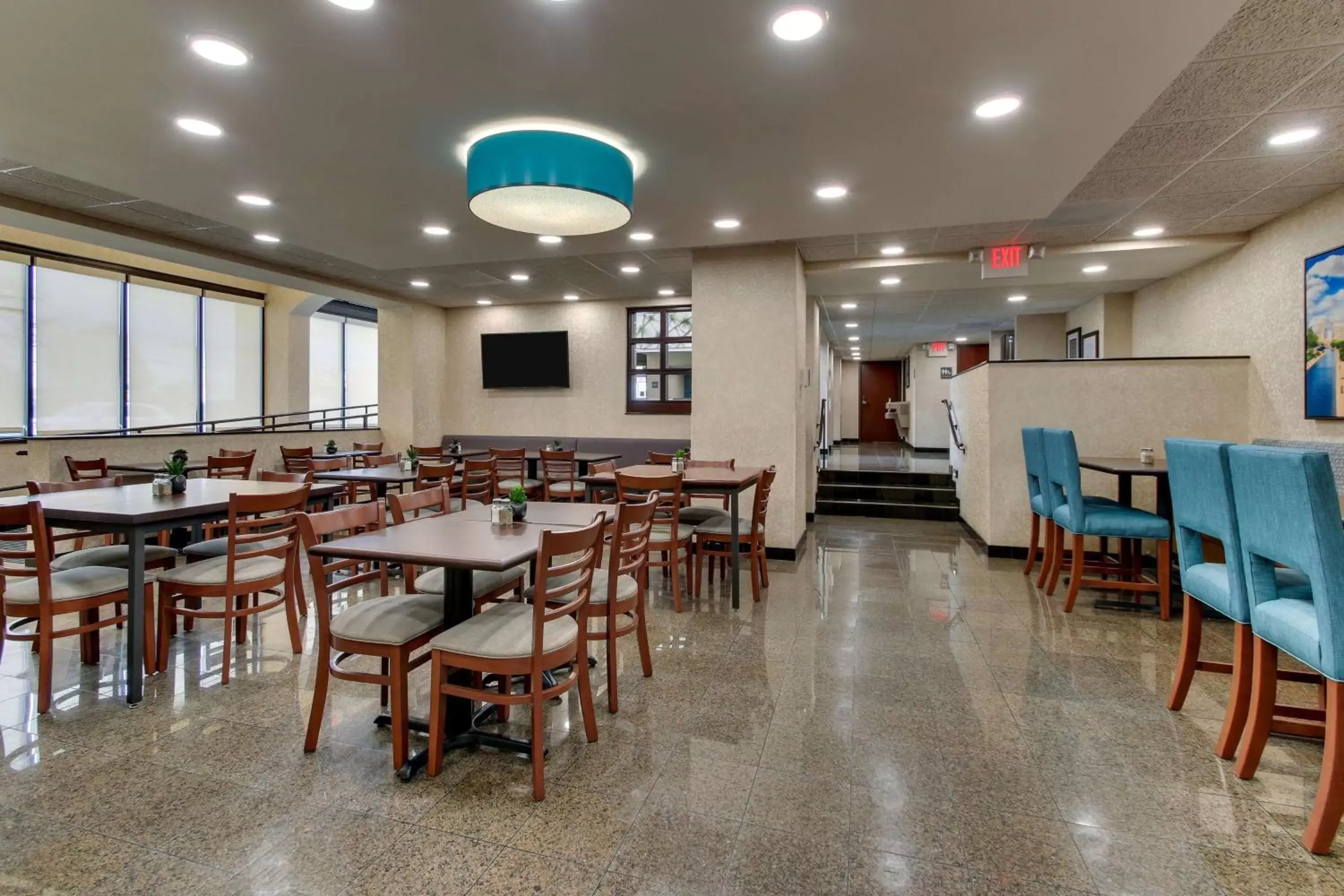 Restaurant/Places to Eat in Best Western Plus Indianapolis North at Pyramids