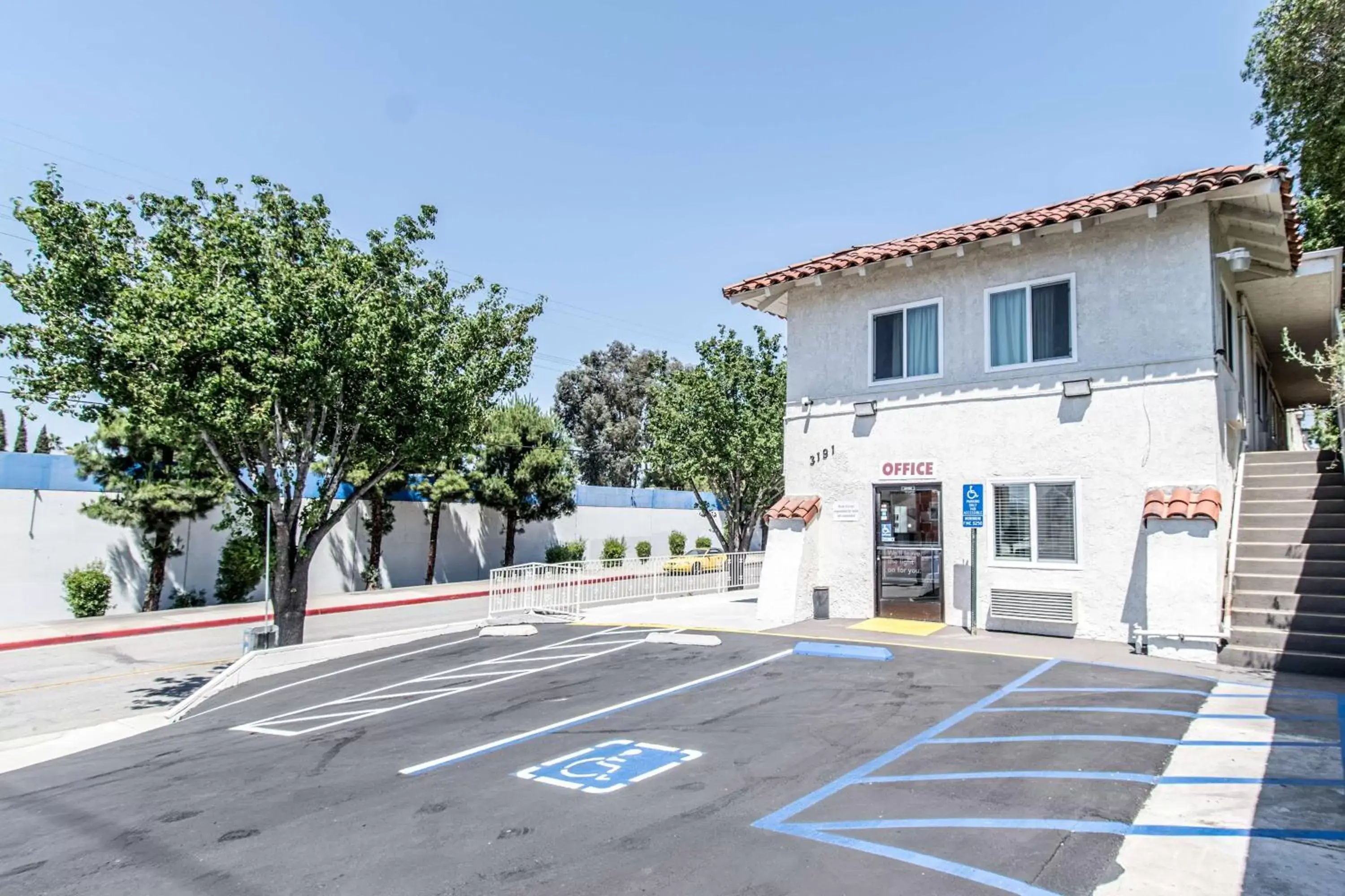 Property building in Motel 6-Orange, CA - Anaheim Property building in Motel 6-Orange, CA - Anaheim