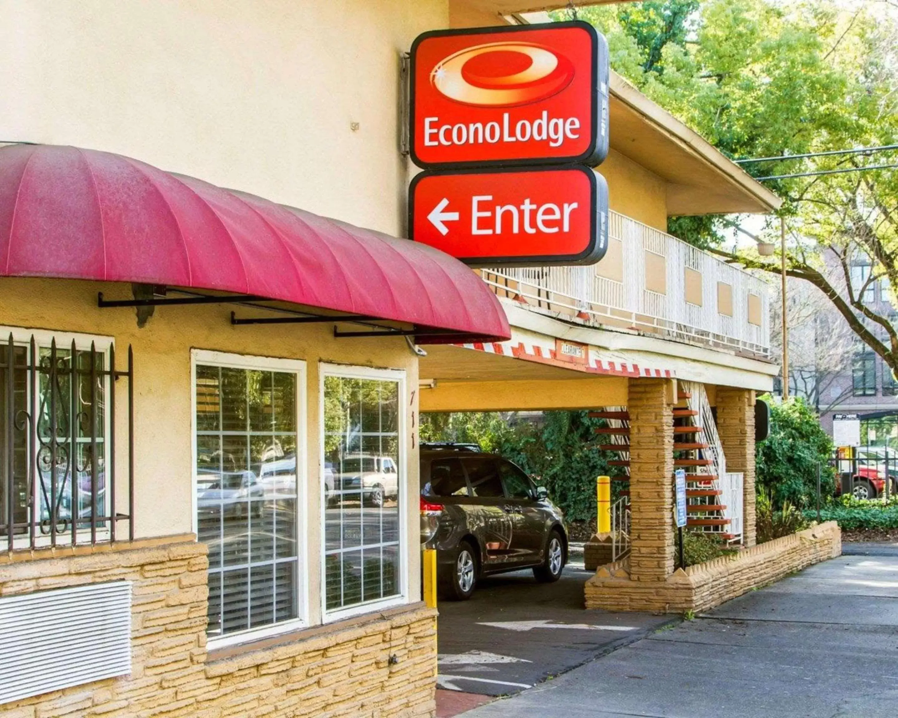 Property building in Econo Lodge Sacramento Convention Center